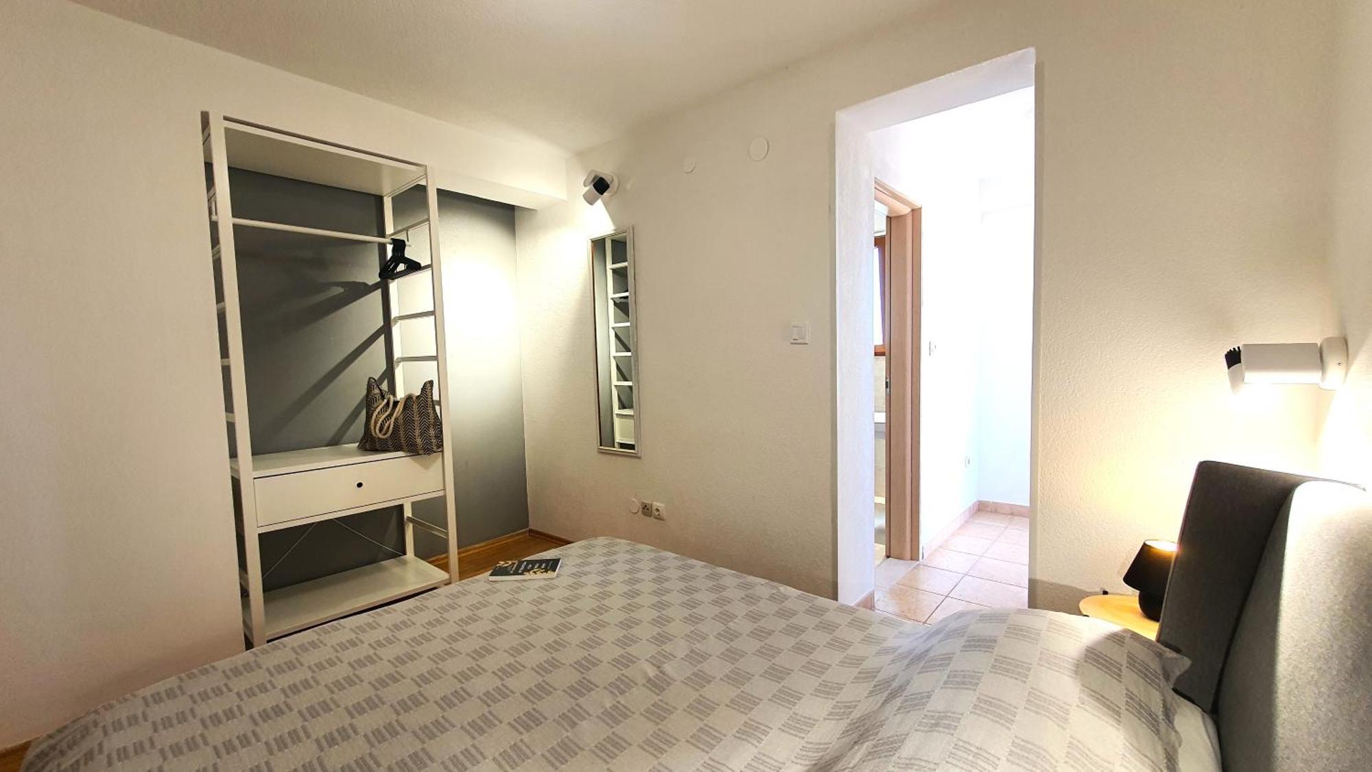 Apartamento Standard com 2 Quartos e Varanda