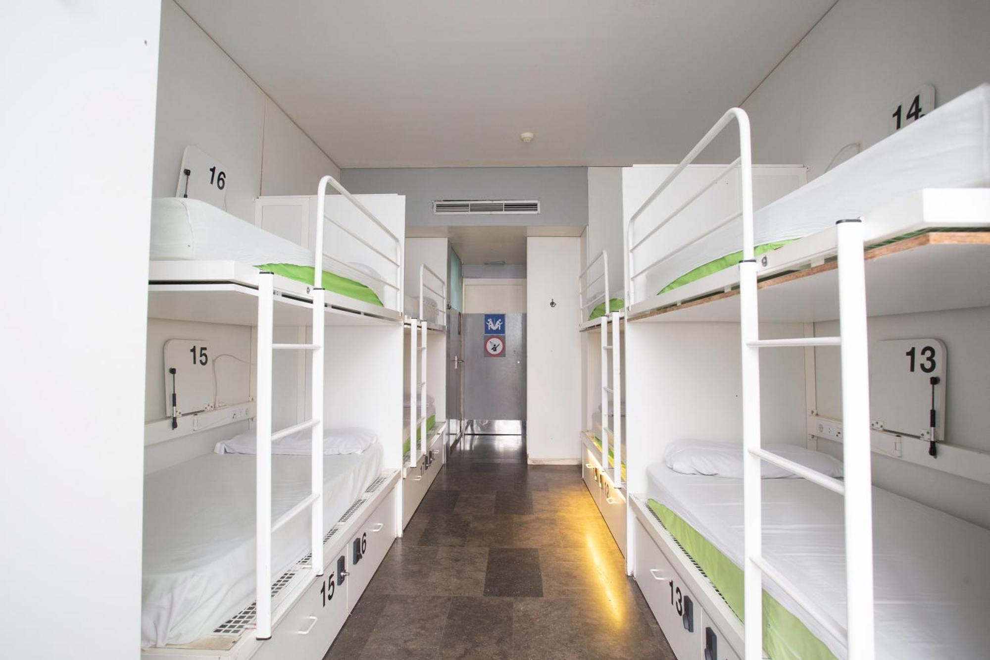 Bed 16-Bed Mixed Dormitory Room