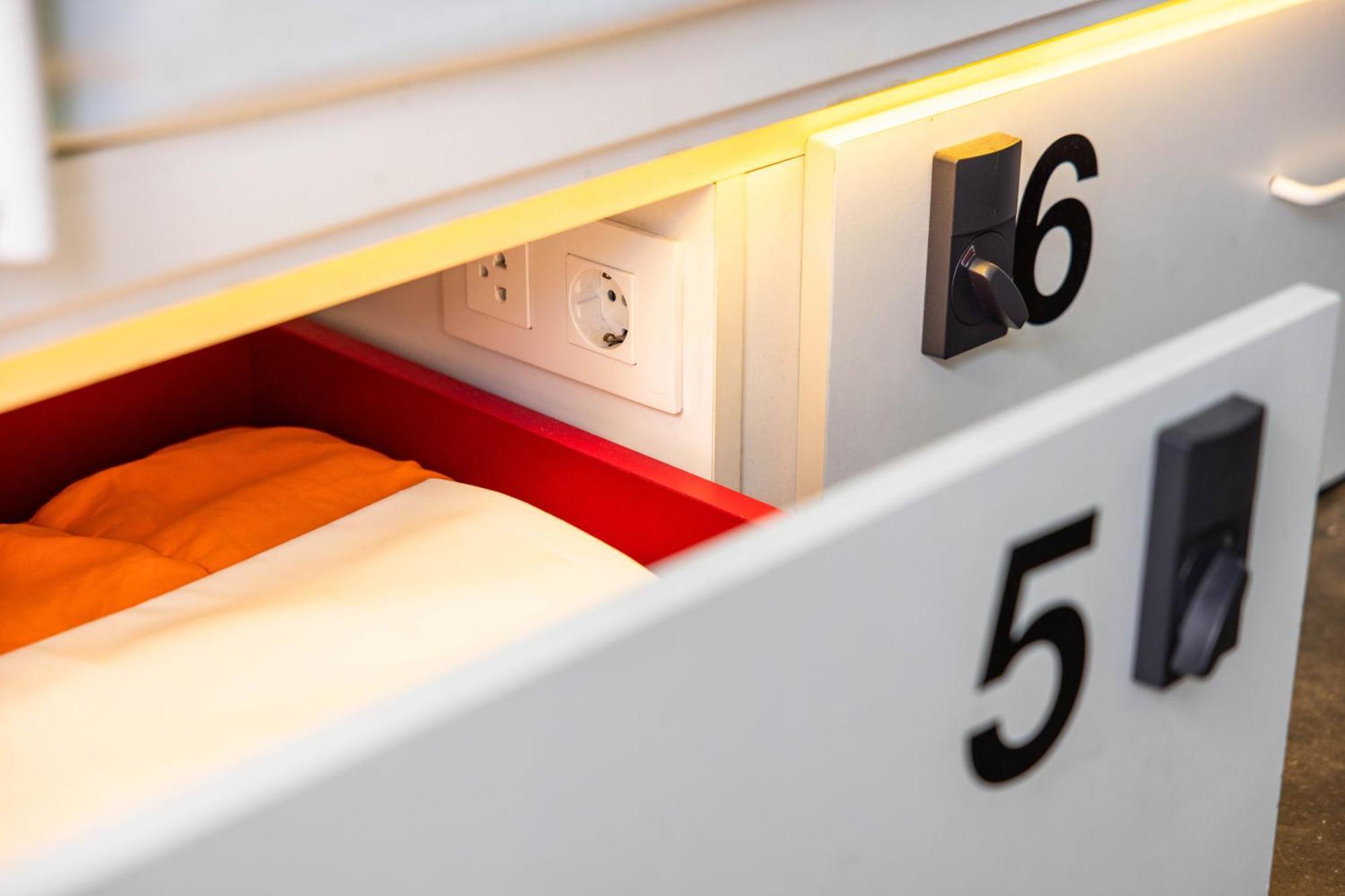 Bed 16-Bed Mixed Dormitory Room