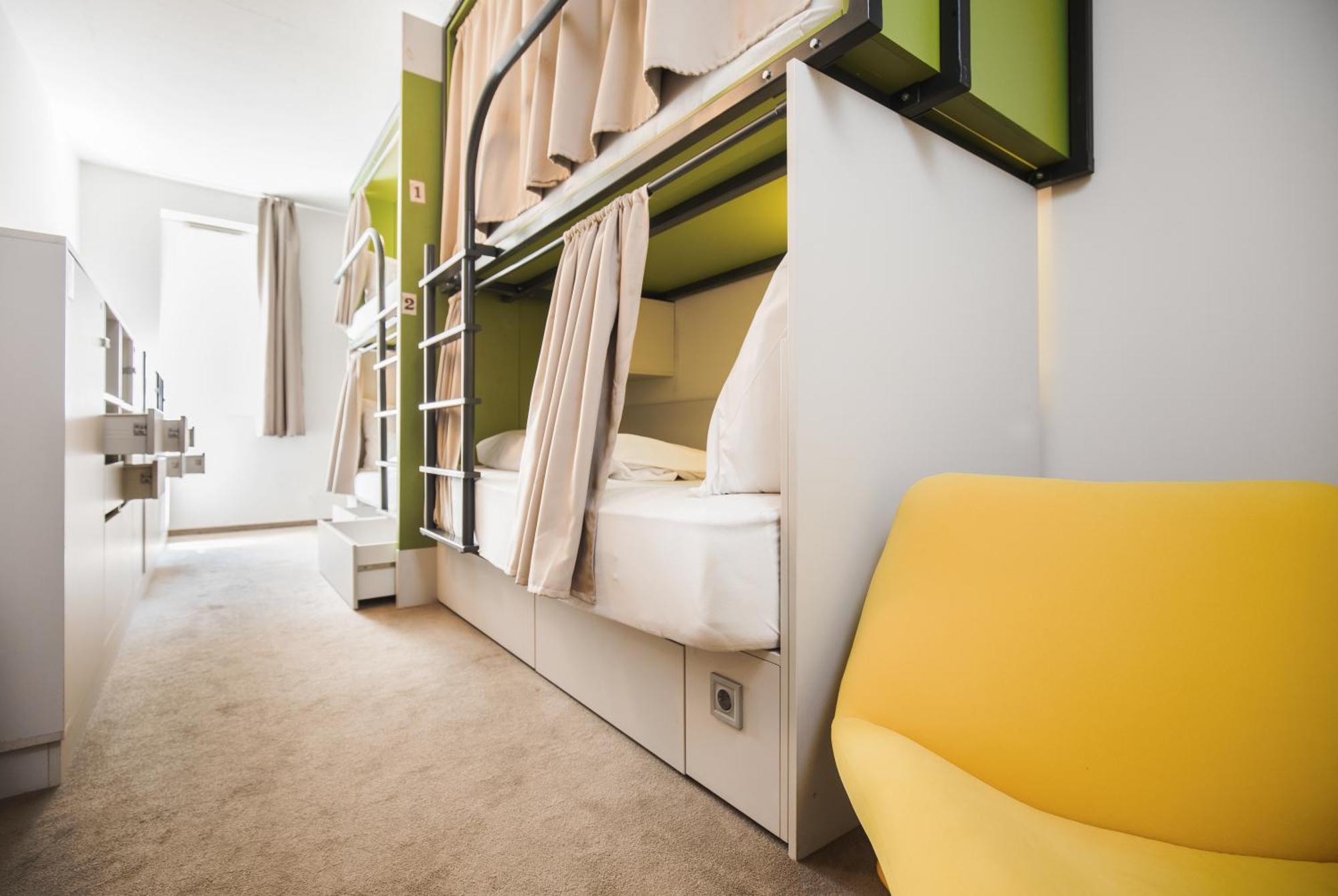 Bed 4-Bed Mixed Dormitory Room