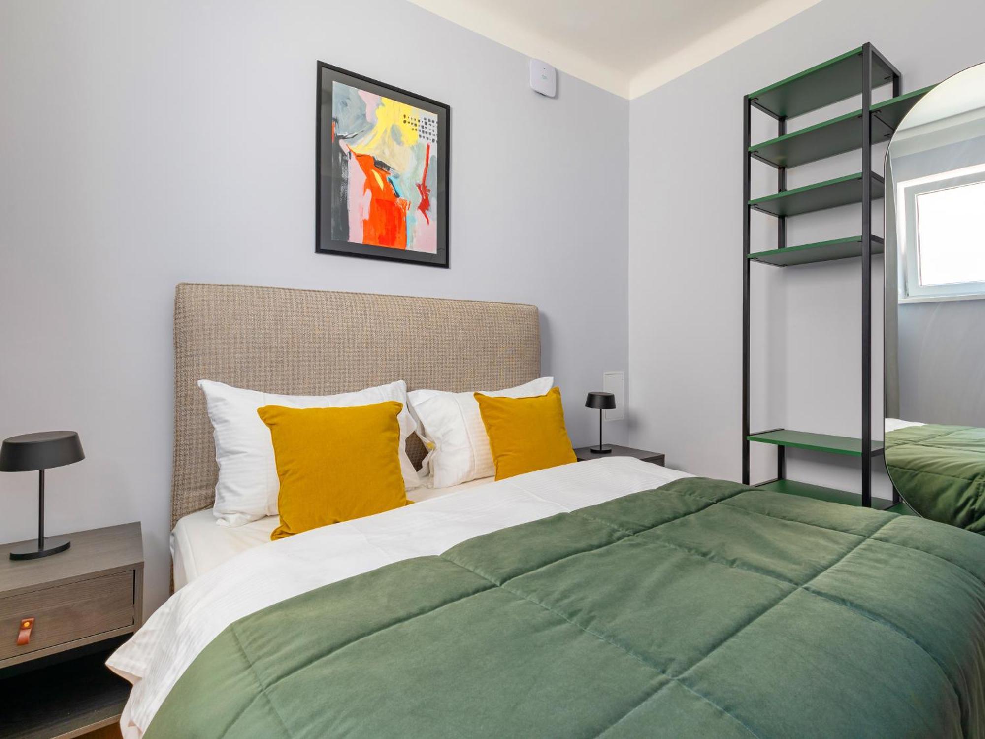 Extra Large 1 Bedroom Apartment Sofabed