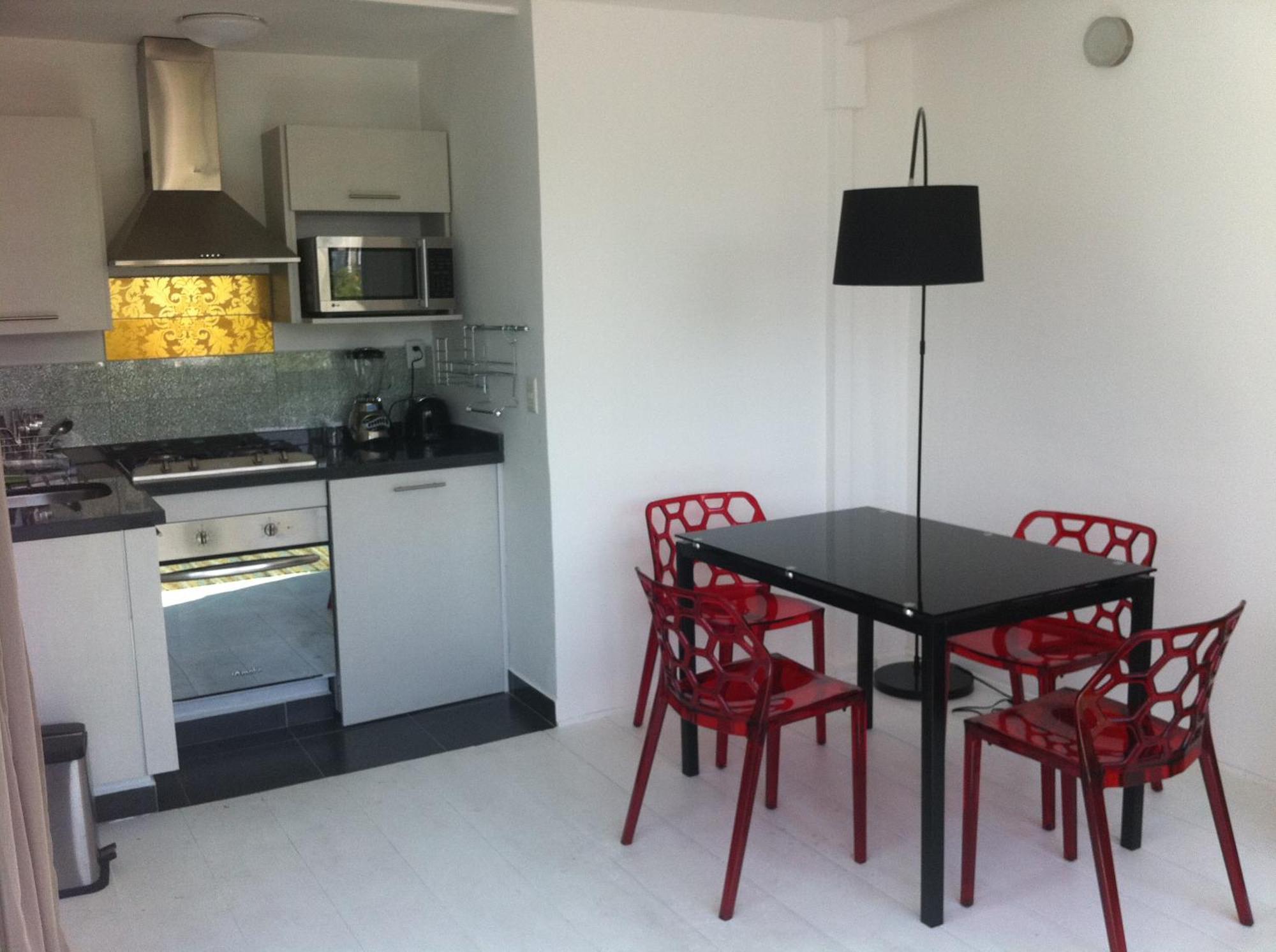 Deluxe One-Bedroom Apartment City View