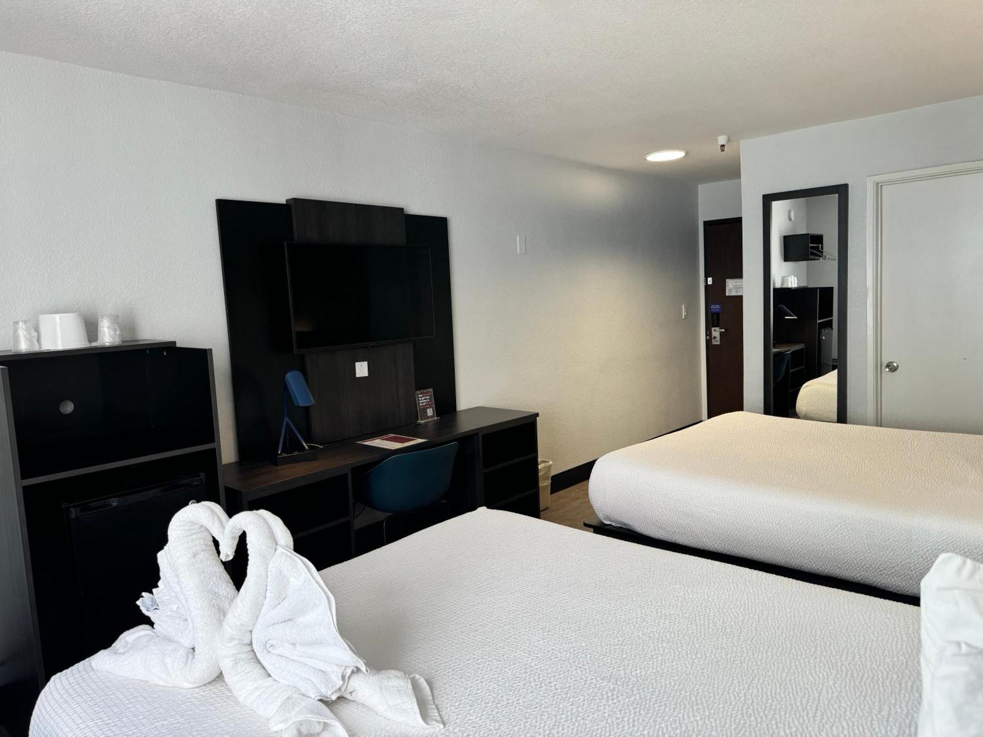 Queen Room Two Queen Beds