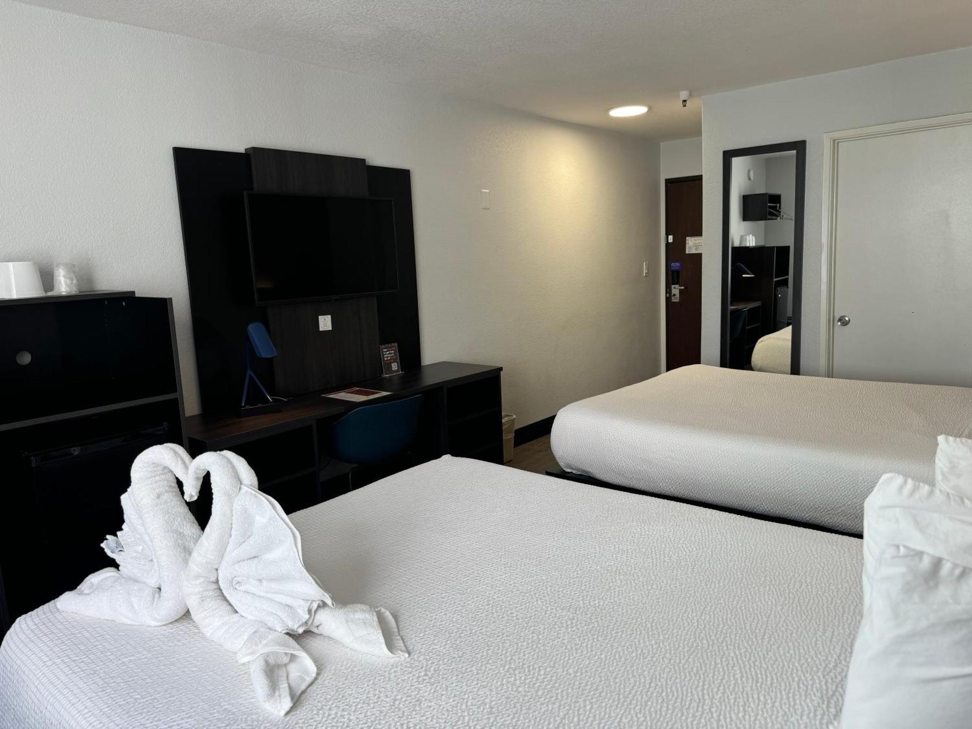 Queen Room Two Queen Beds