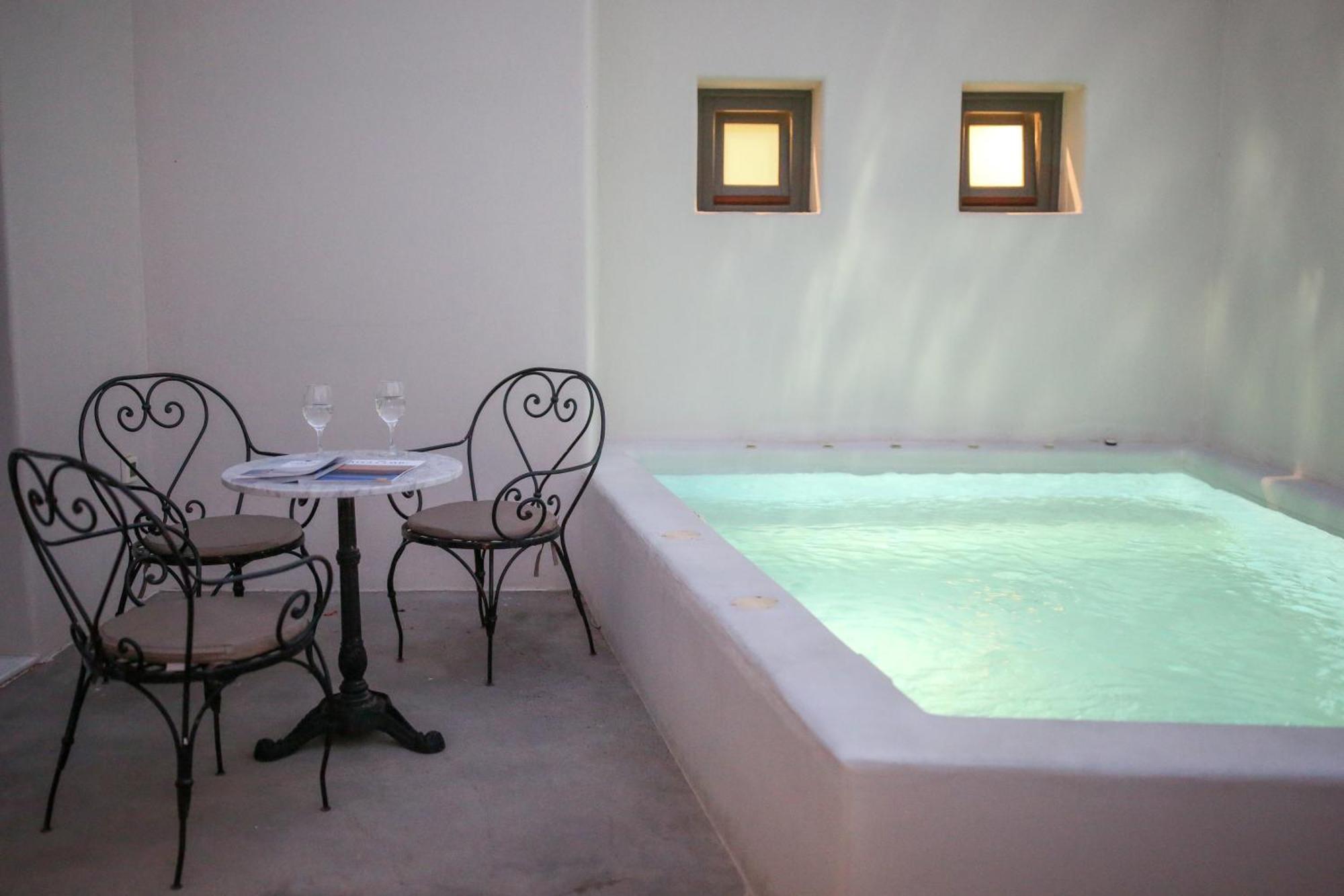ESTATE VILLAGE JACUZZI SUITES