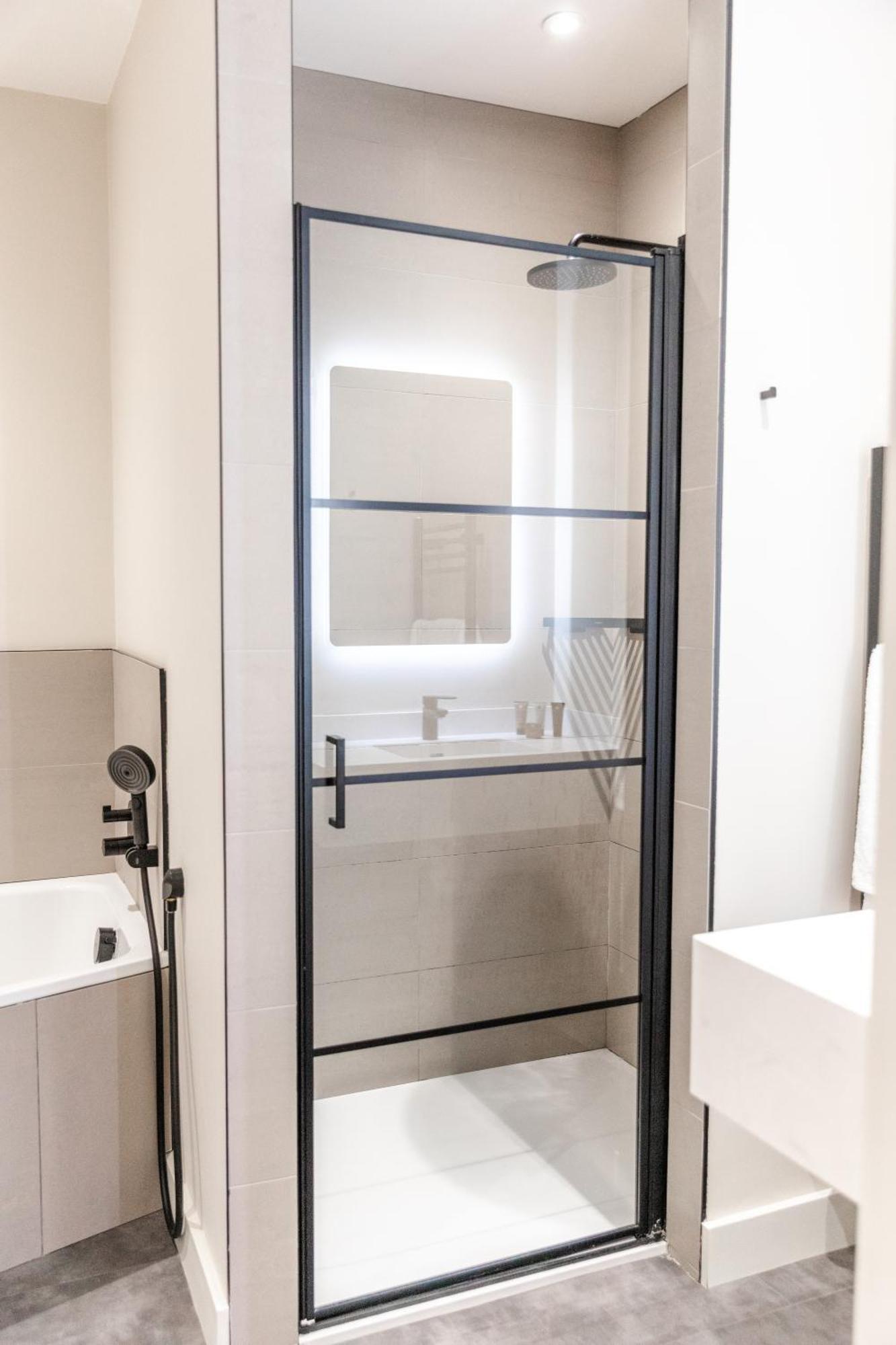 Deluxe Room,1608393888:JPEG