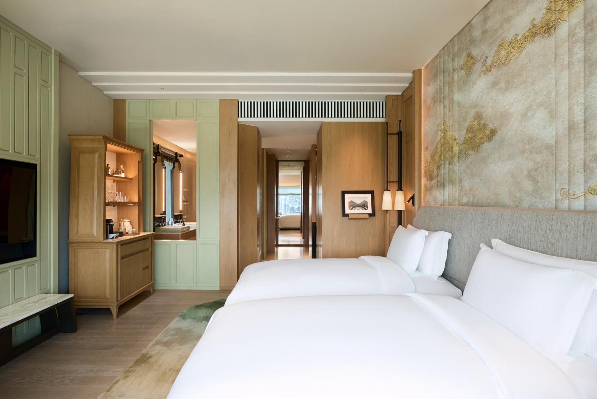 Deluxe Corner Room Twin Beds