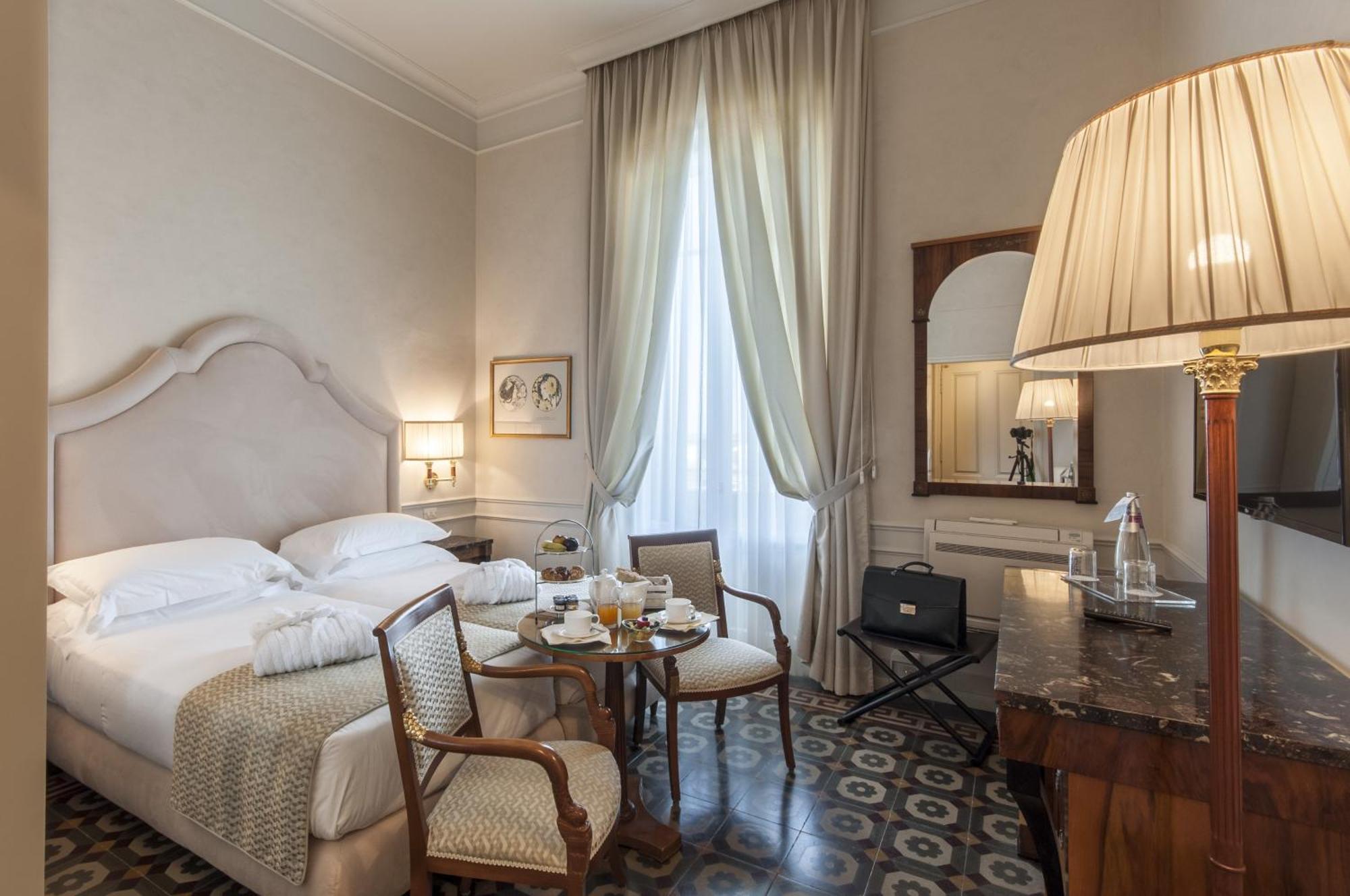 Chambre Double ou Lits Jumeaux - Vue Partielle sur Mer