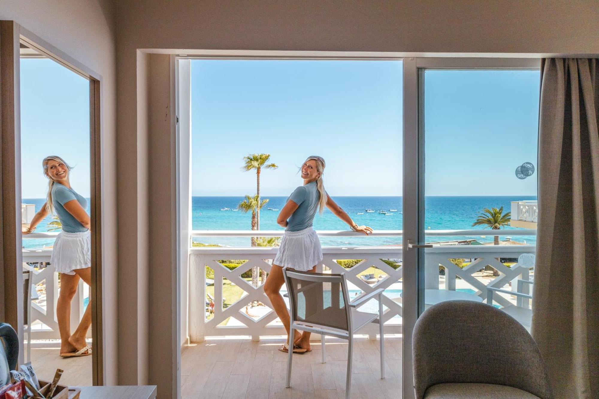 Double or Twin Room Sea View