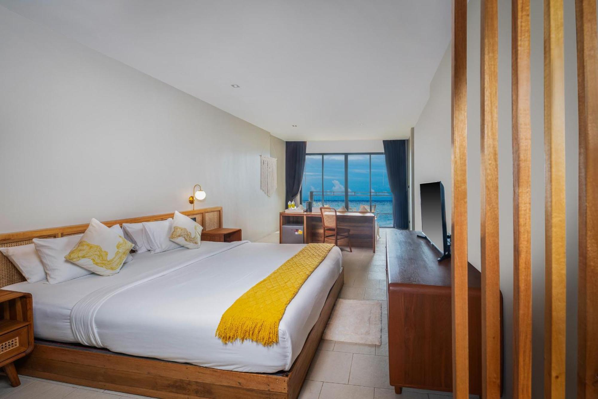 Hillside King Suite Sea View