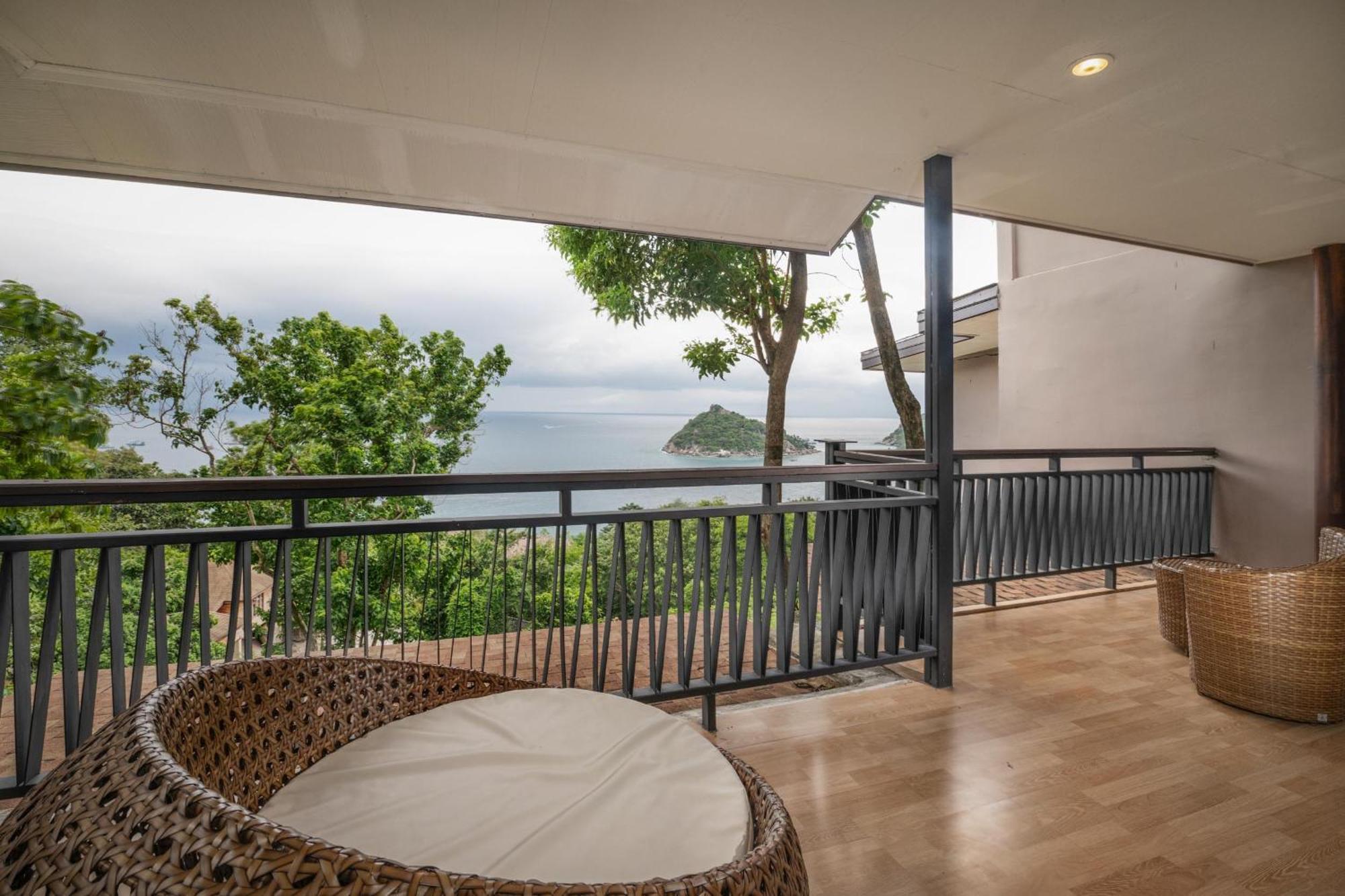 Treasure Hillside Suite Sea View
