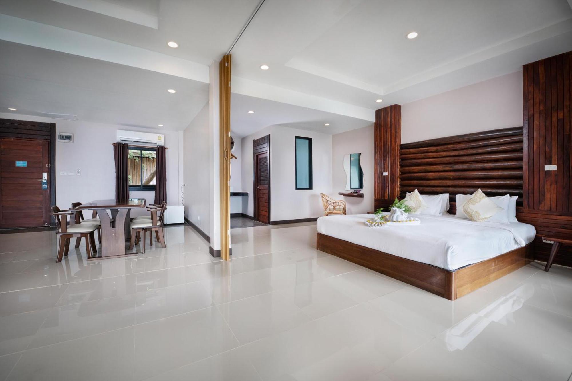 Treasure Hillside Suite Sea View