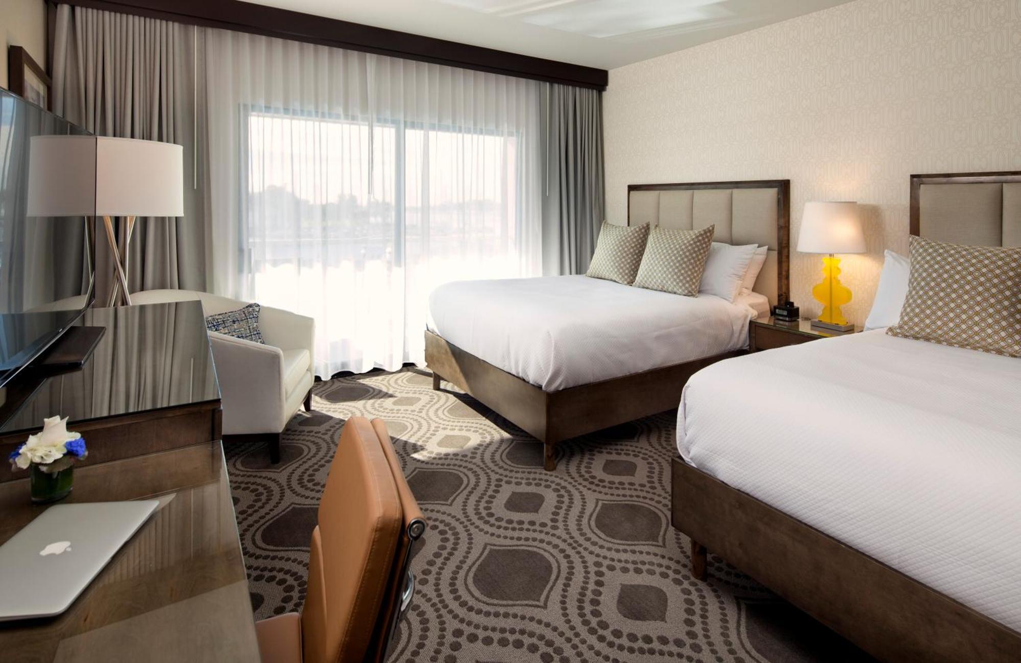 Queen Room Two Queen Beds City View