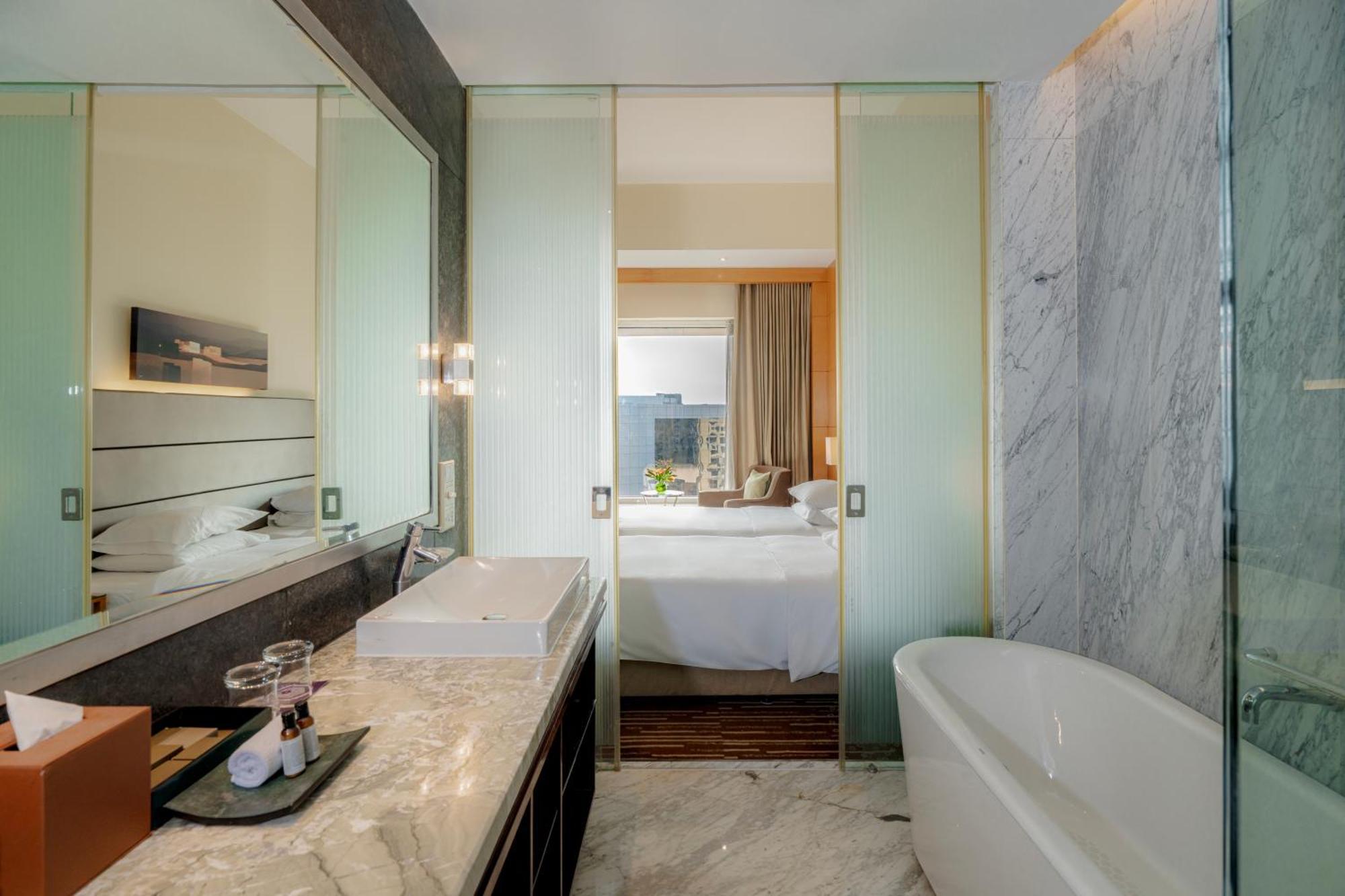 2 Twin Beds Club Access Complimentary One Way Airport Transfer on Food & Beverages Services