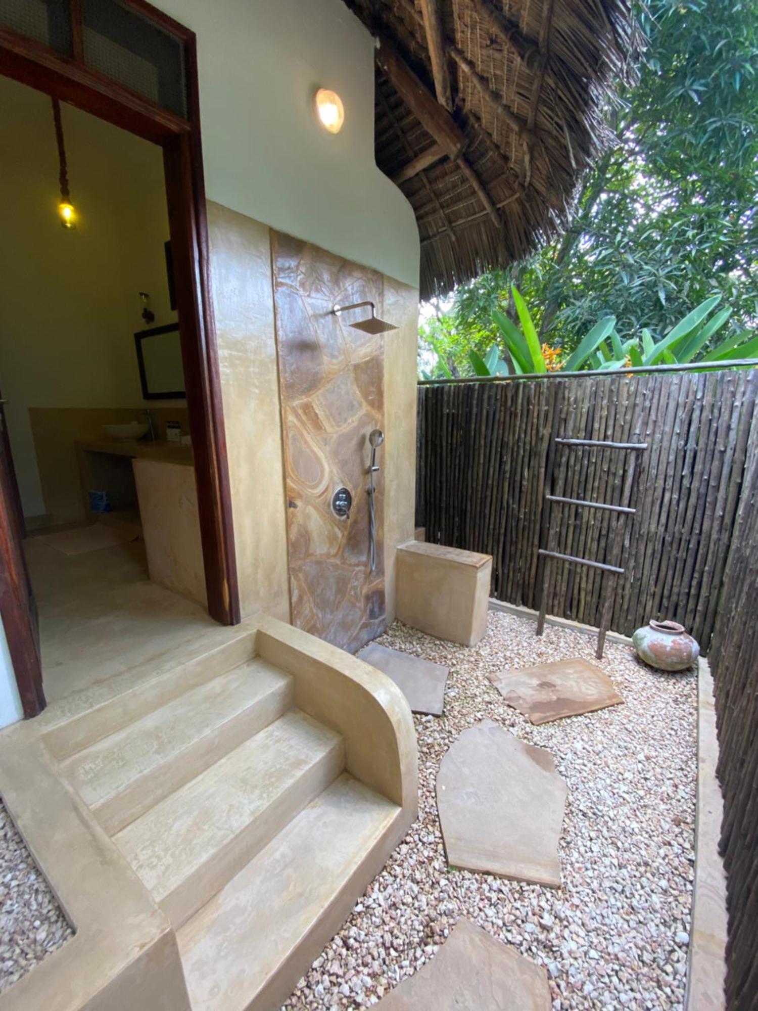 Double or Twin Room Tropical shower Balcony