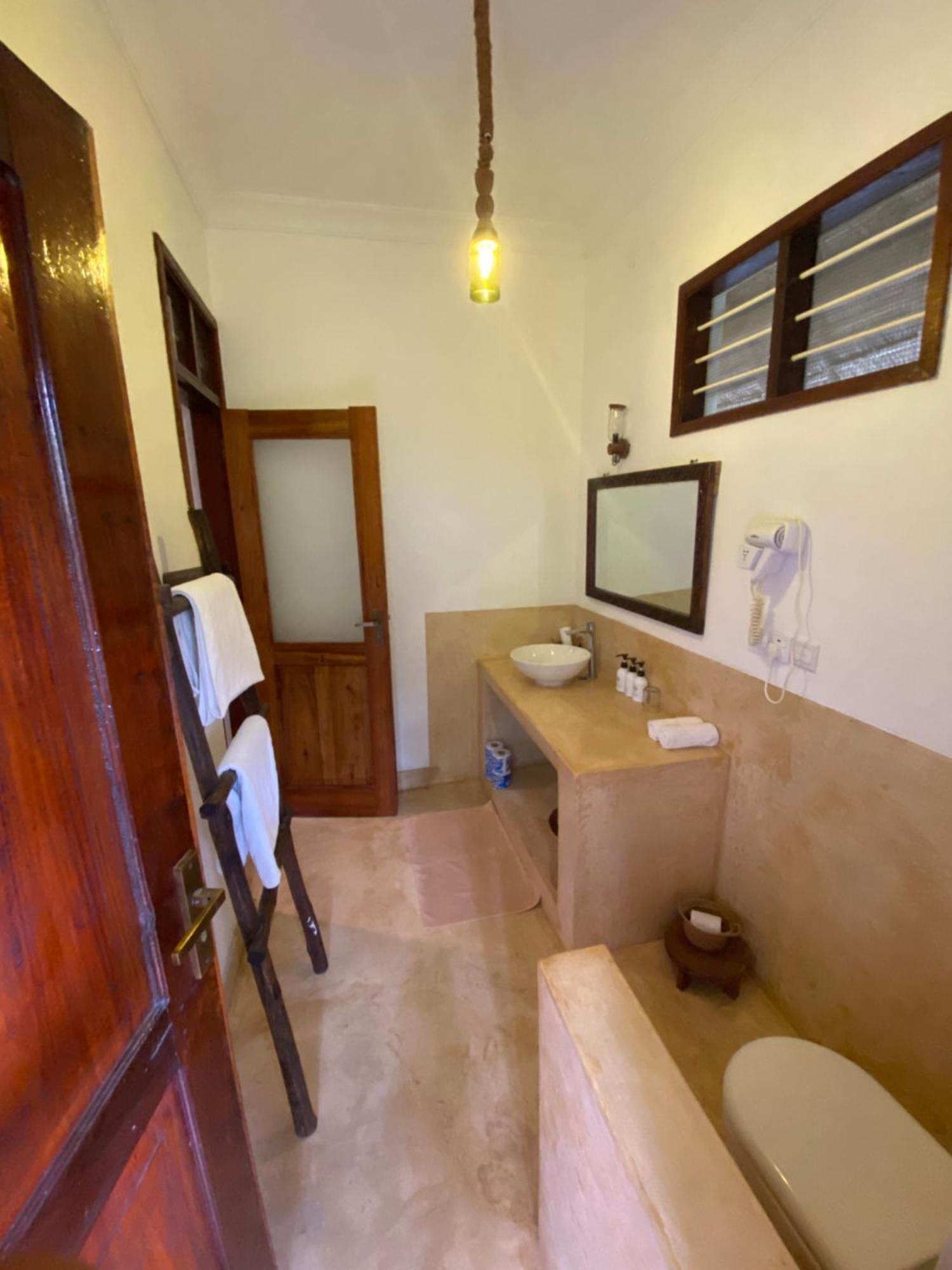 Double or Twin Room Tropical shower Balcony