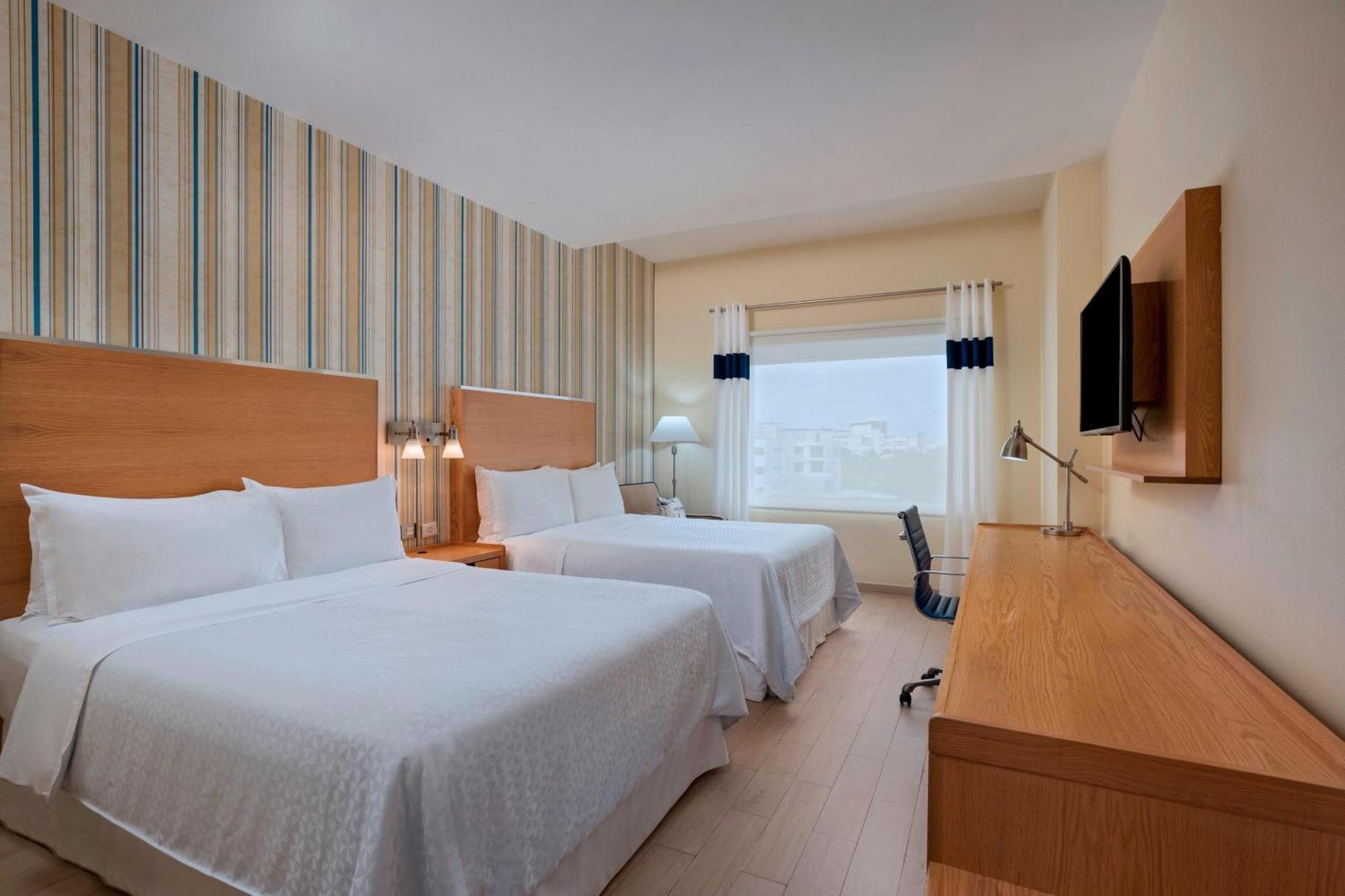 Deluxe, Guest room, Queen, City view,1414279352:JPEG