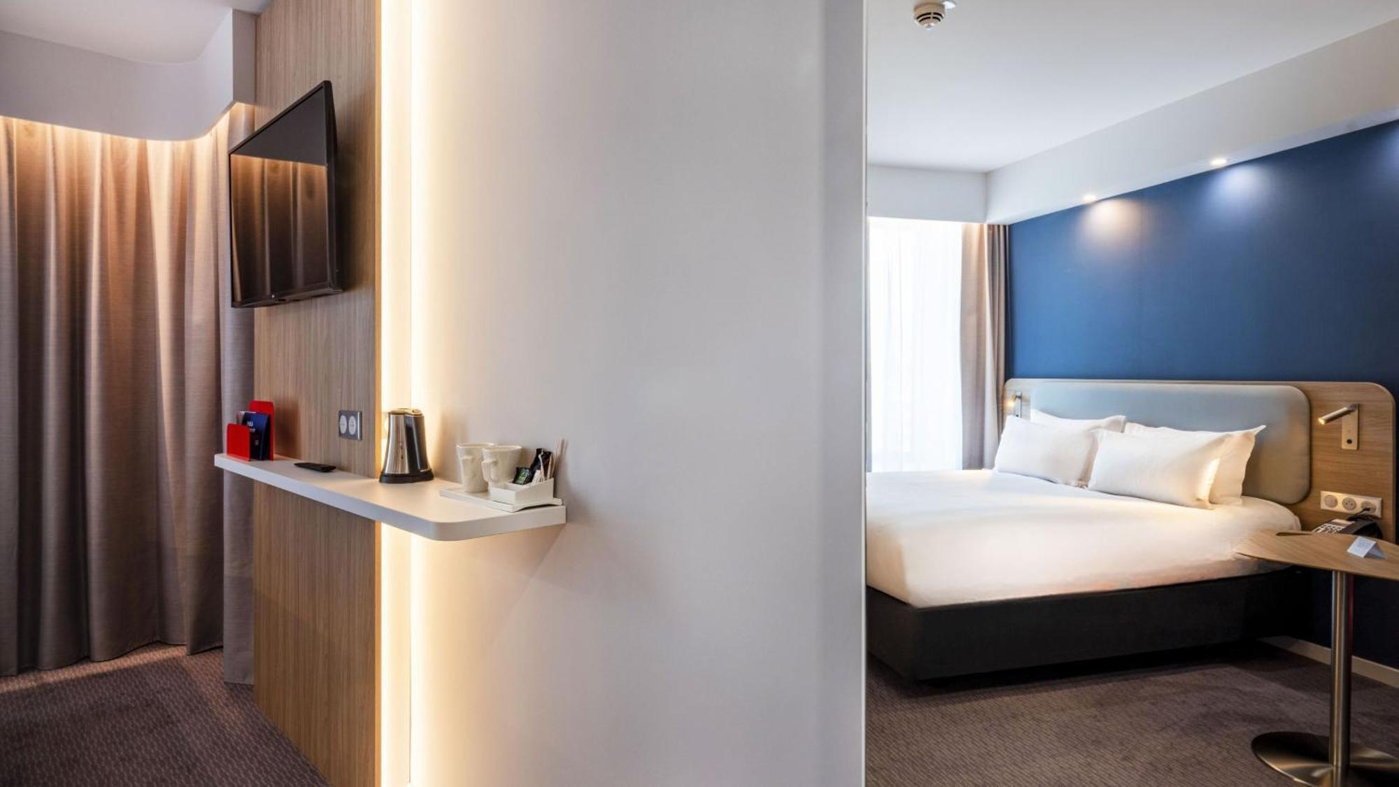Standard Queen Room