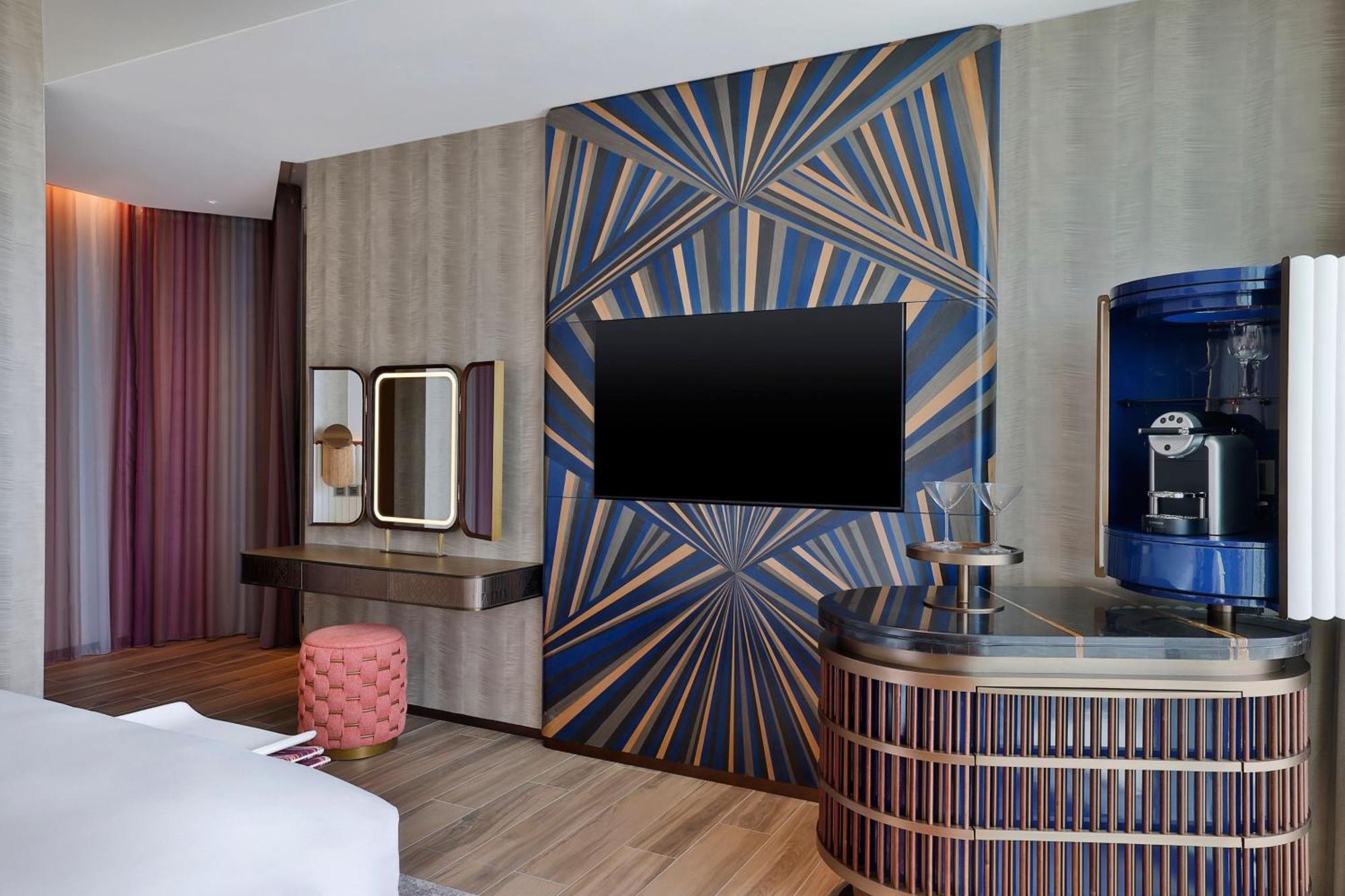 Premier Deluxe Corner King Room Sea View Balcony