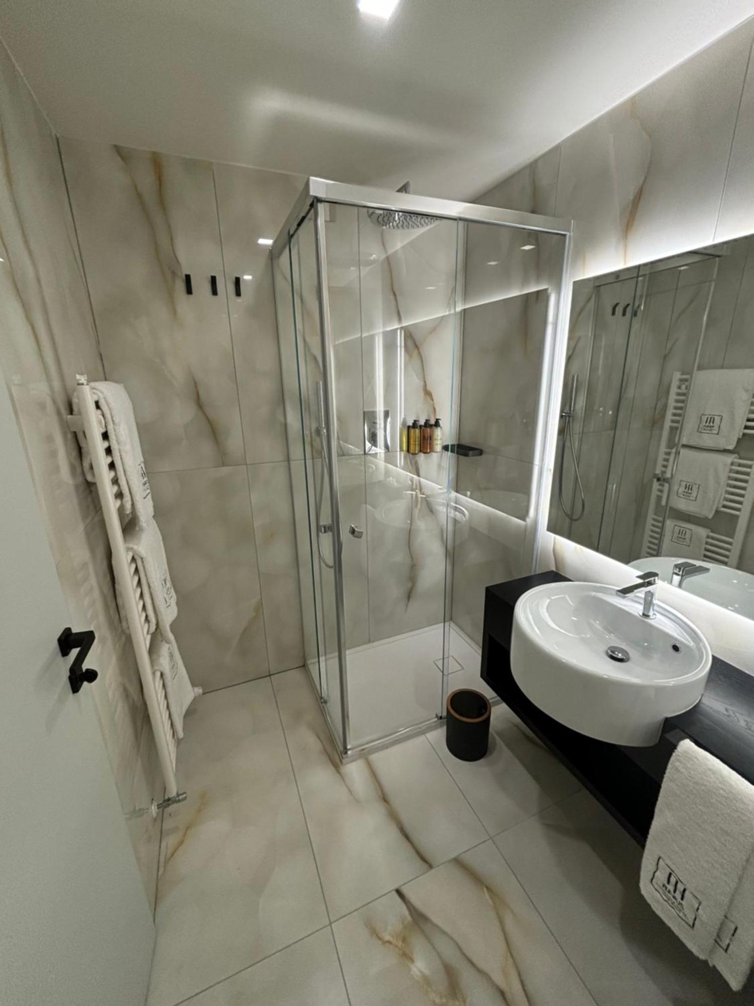 Standard Double or Twin Room,1617840833:JPEG