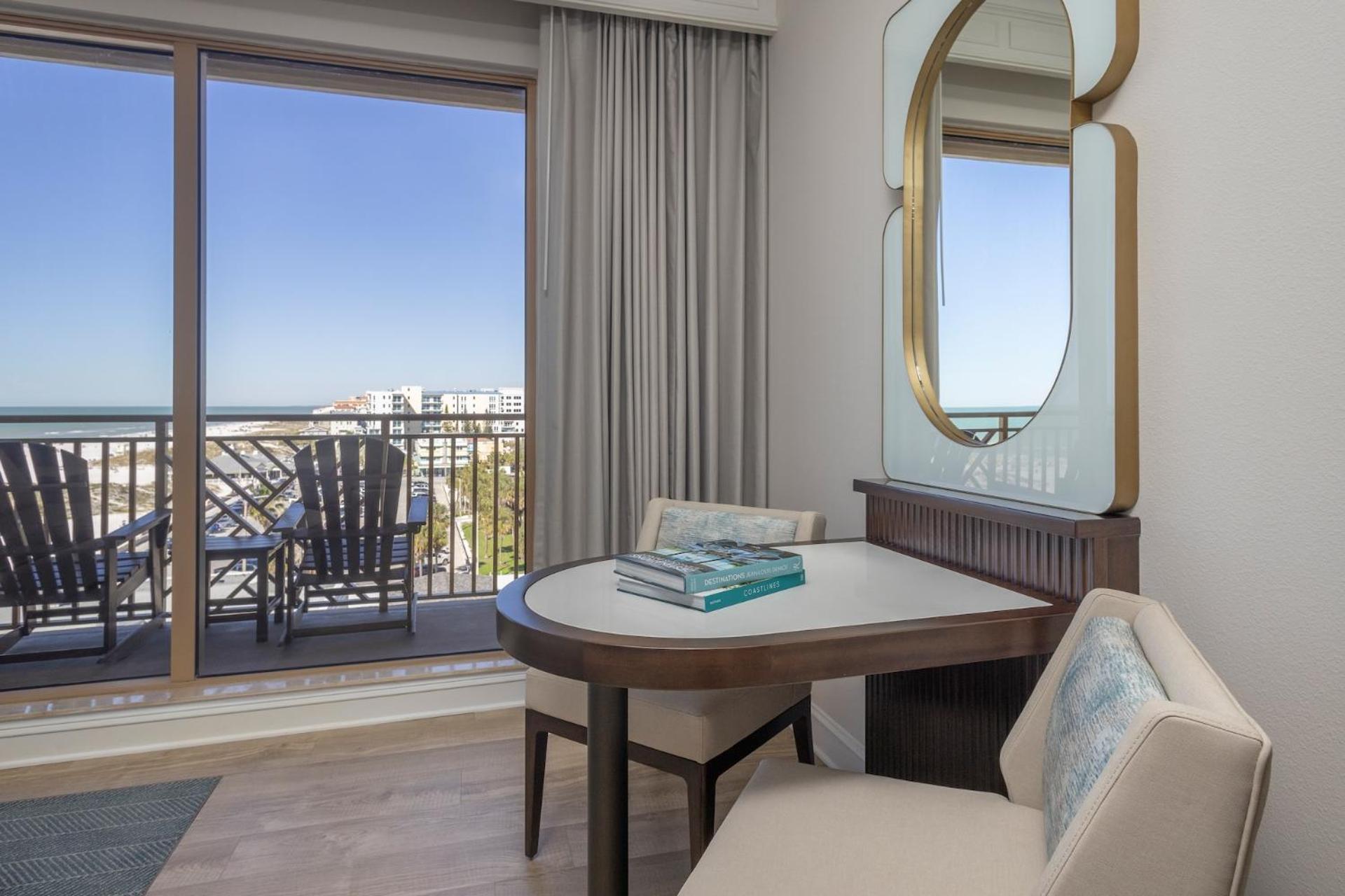 Chambre Lit King-Size - Vue Partielle sur Littoral