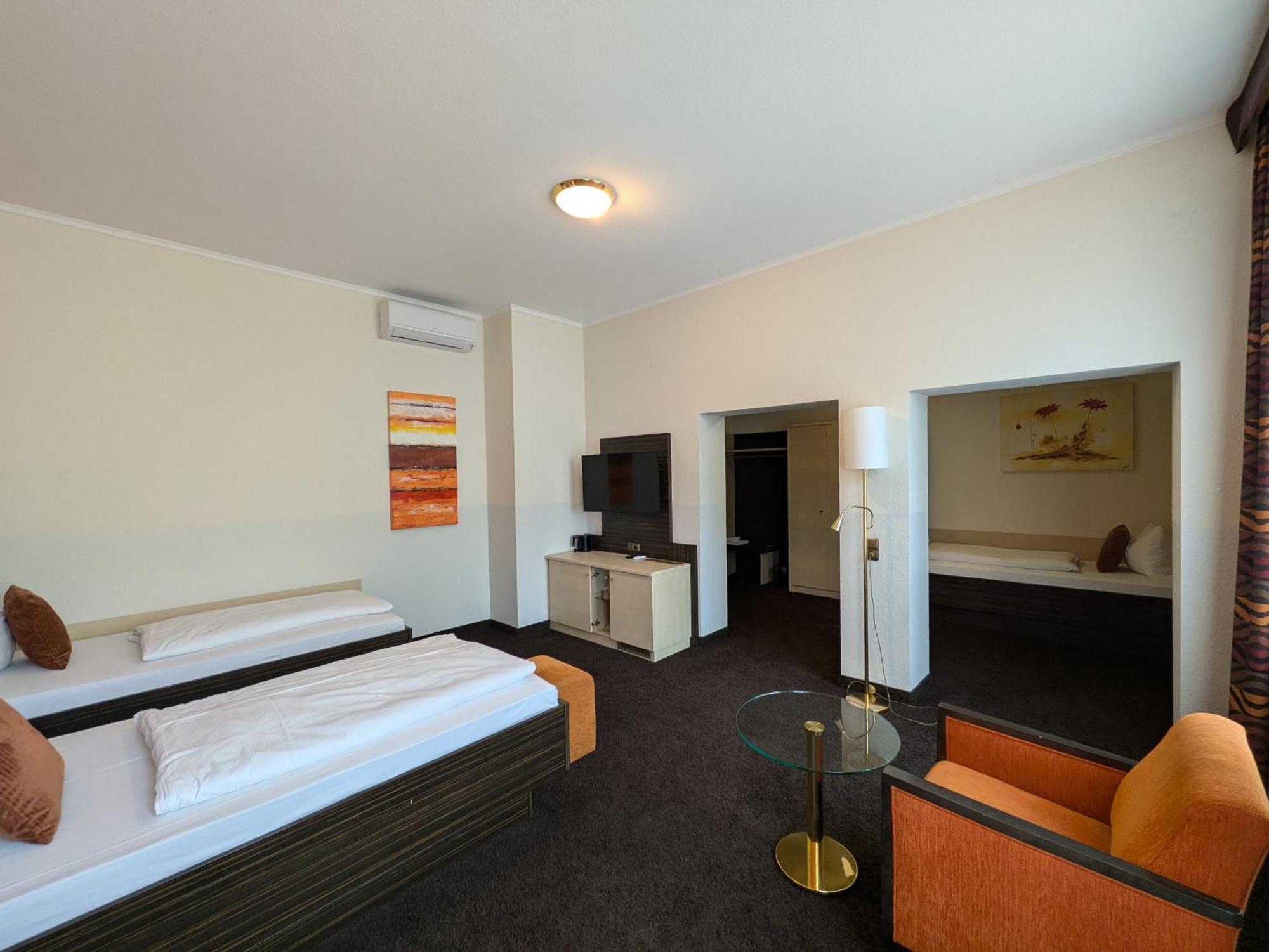 Family Room Three Single Beds