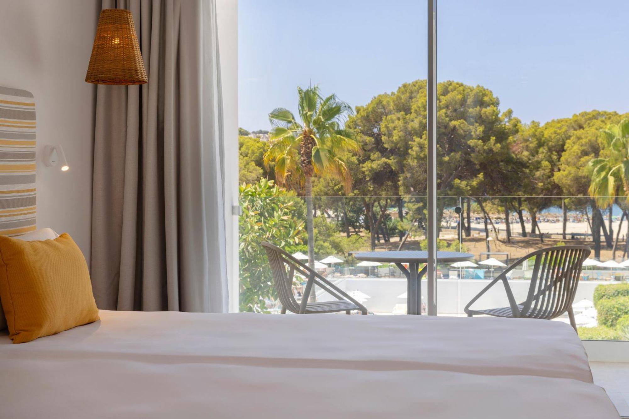 Twin room Balcony Partial Beach View