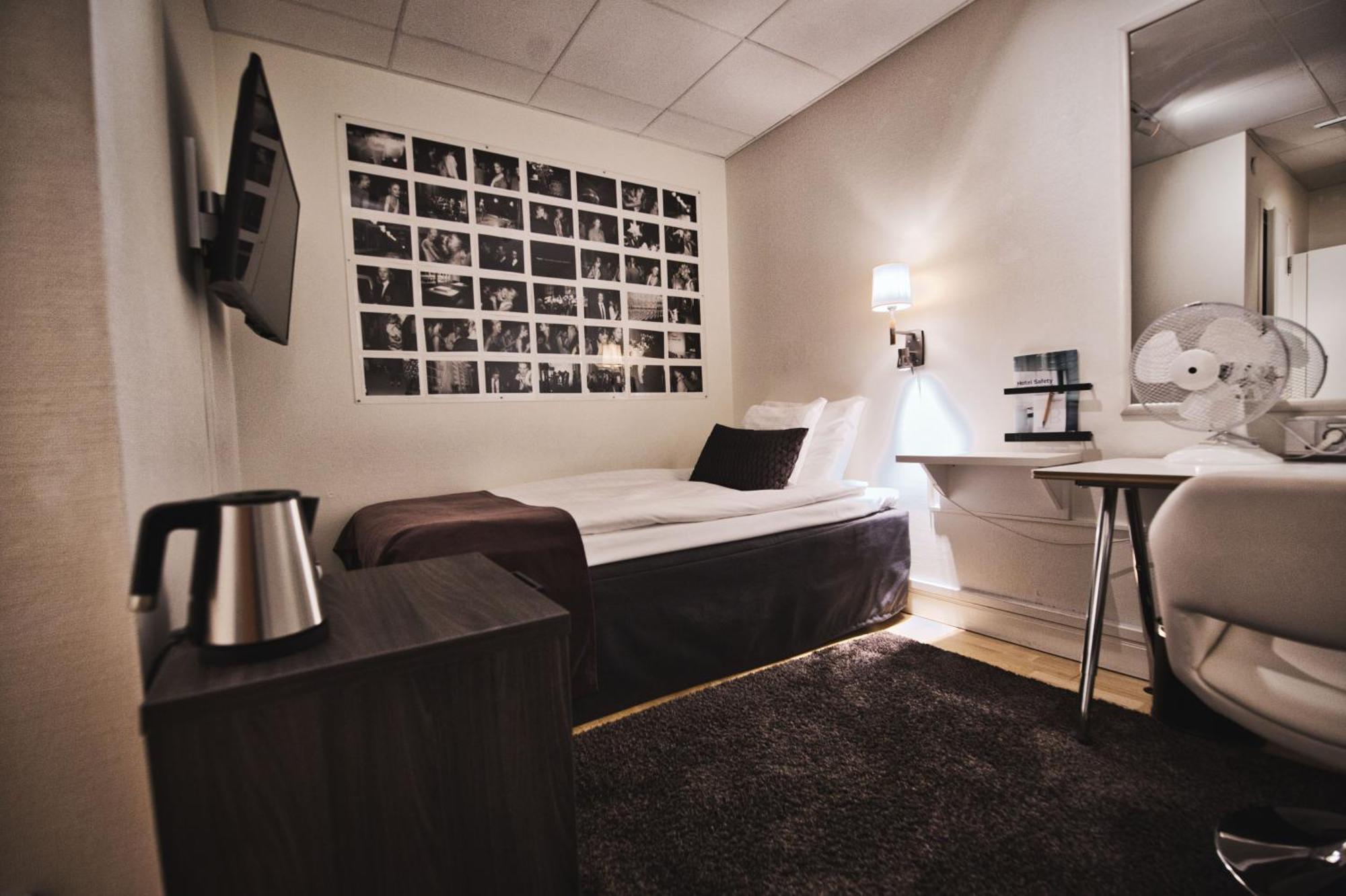 Cabin Room Without Windows
