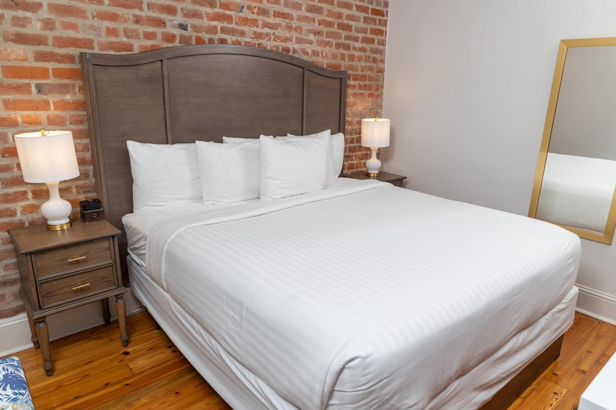 Deluxe King Suite