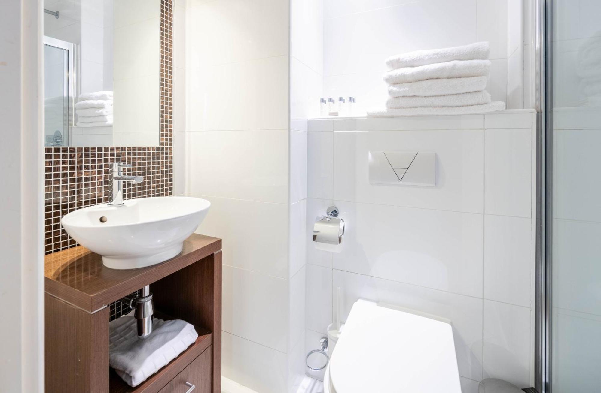 Double Room,1612632608:JPEG