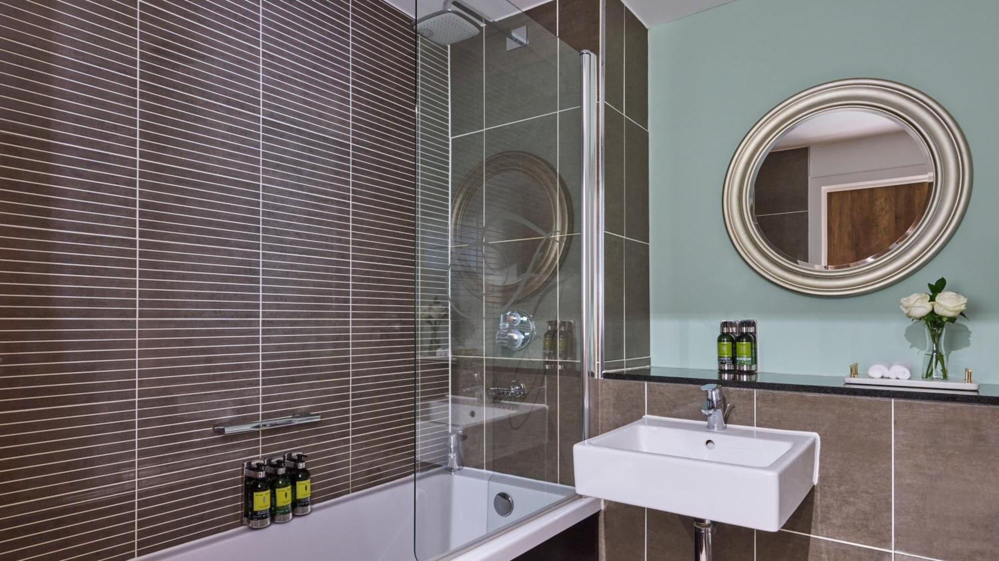 Two-Bedroom Executive,1611050850:JPEG