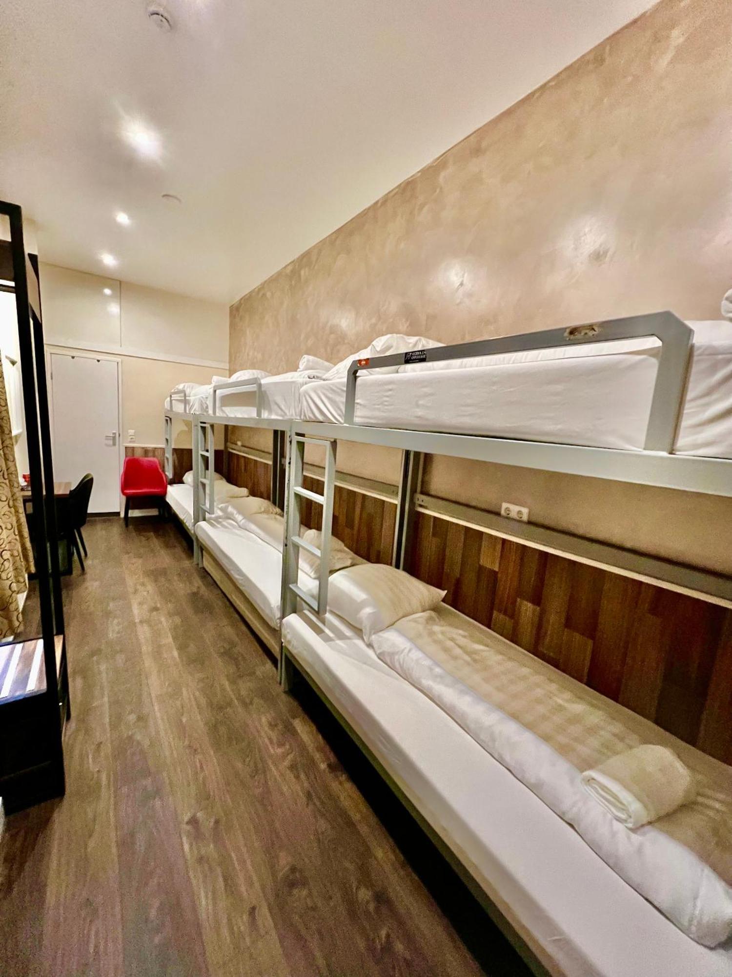 Bed 6-Bed Dormitory Room