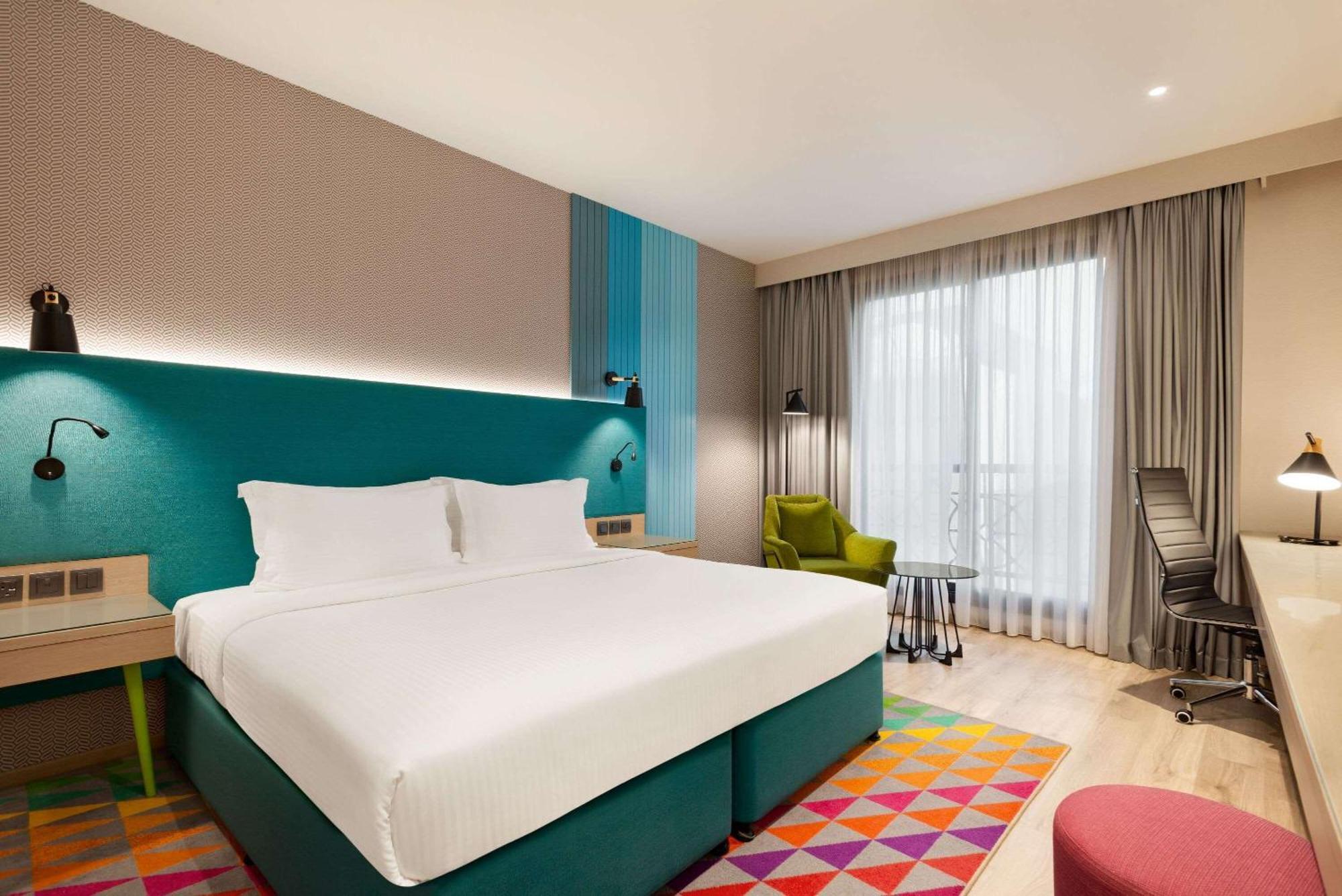 Economy Room 1 King Bed Complimentary Transfer to La Mer Beach Dubai Mall or Burj Khalifa Metro Station
