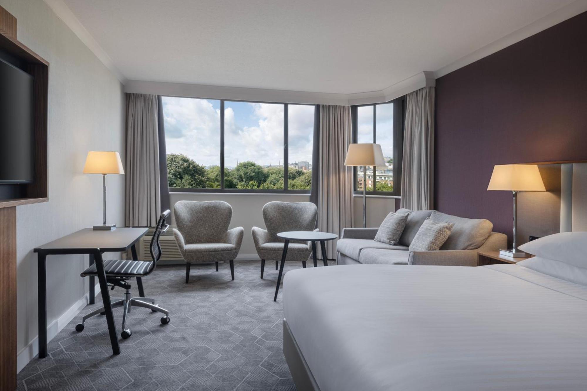 Corner Junior Suite Executive Lounge Access