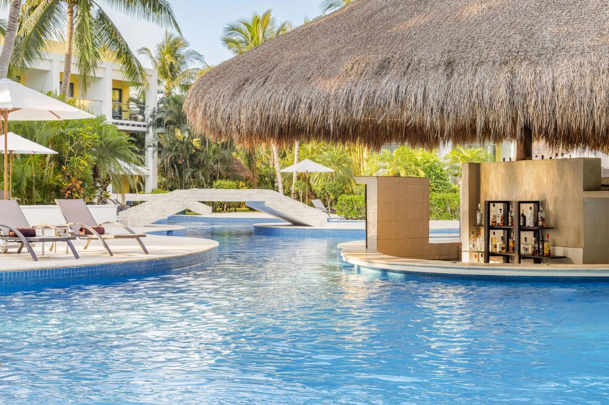 Suite Junior con vistas a la piscina