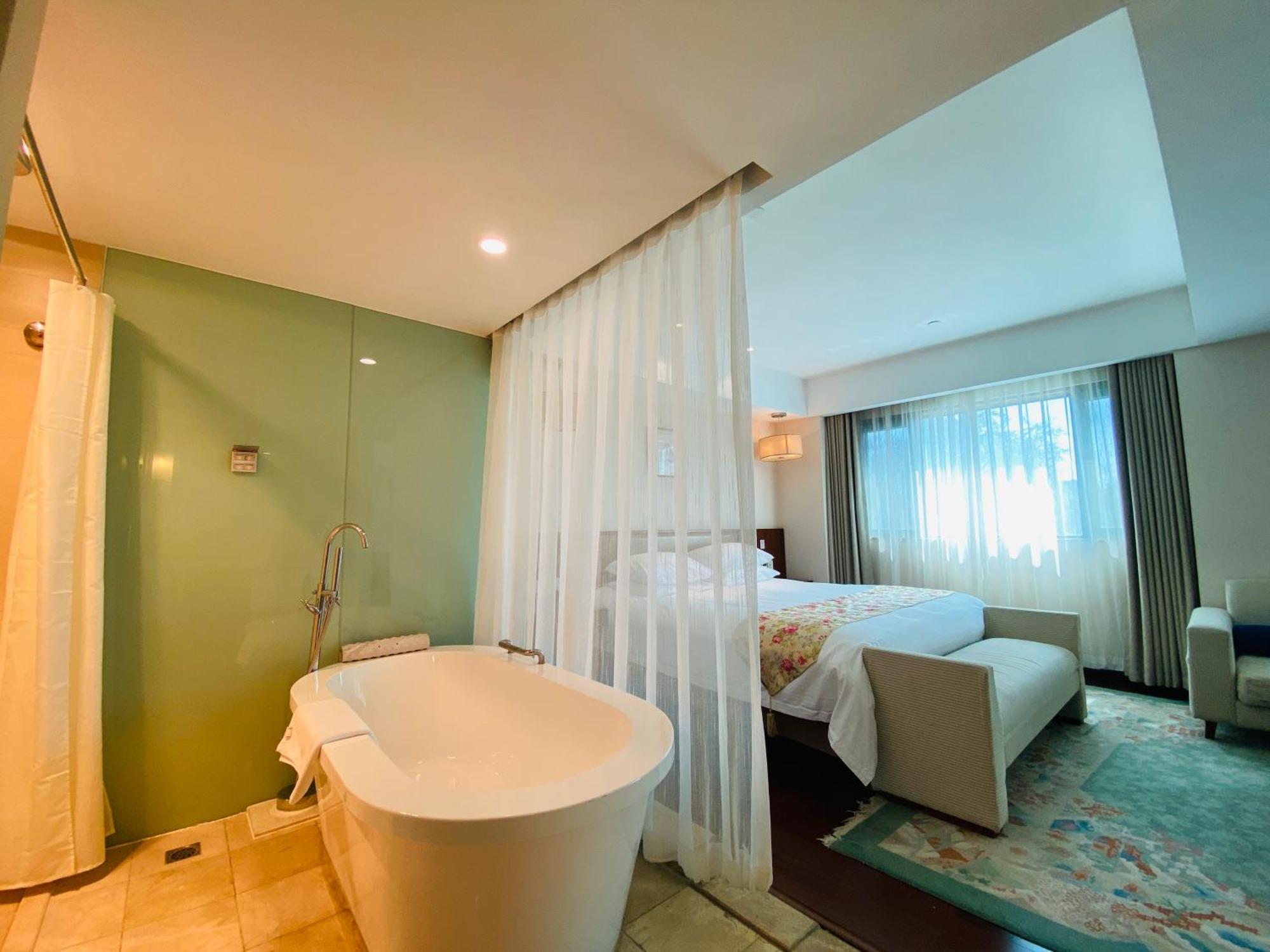 Executive Deluxe Queen Room