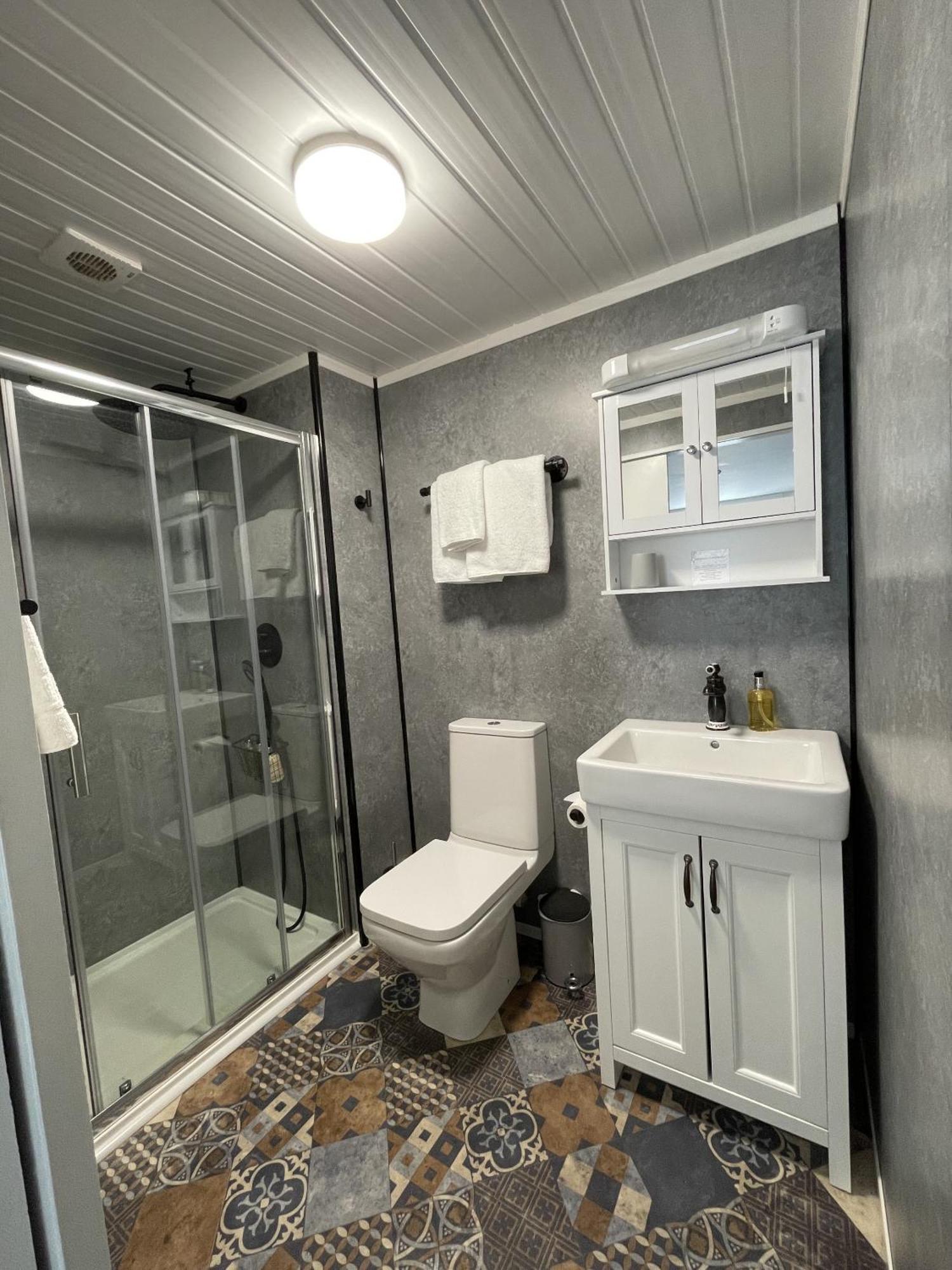 Double Room Private Bathroom