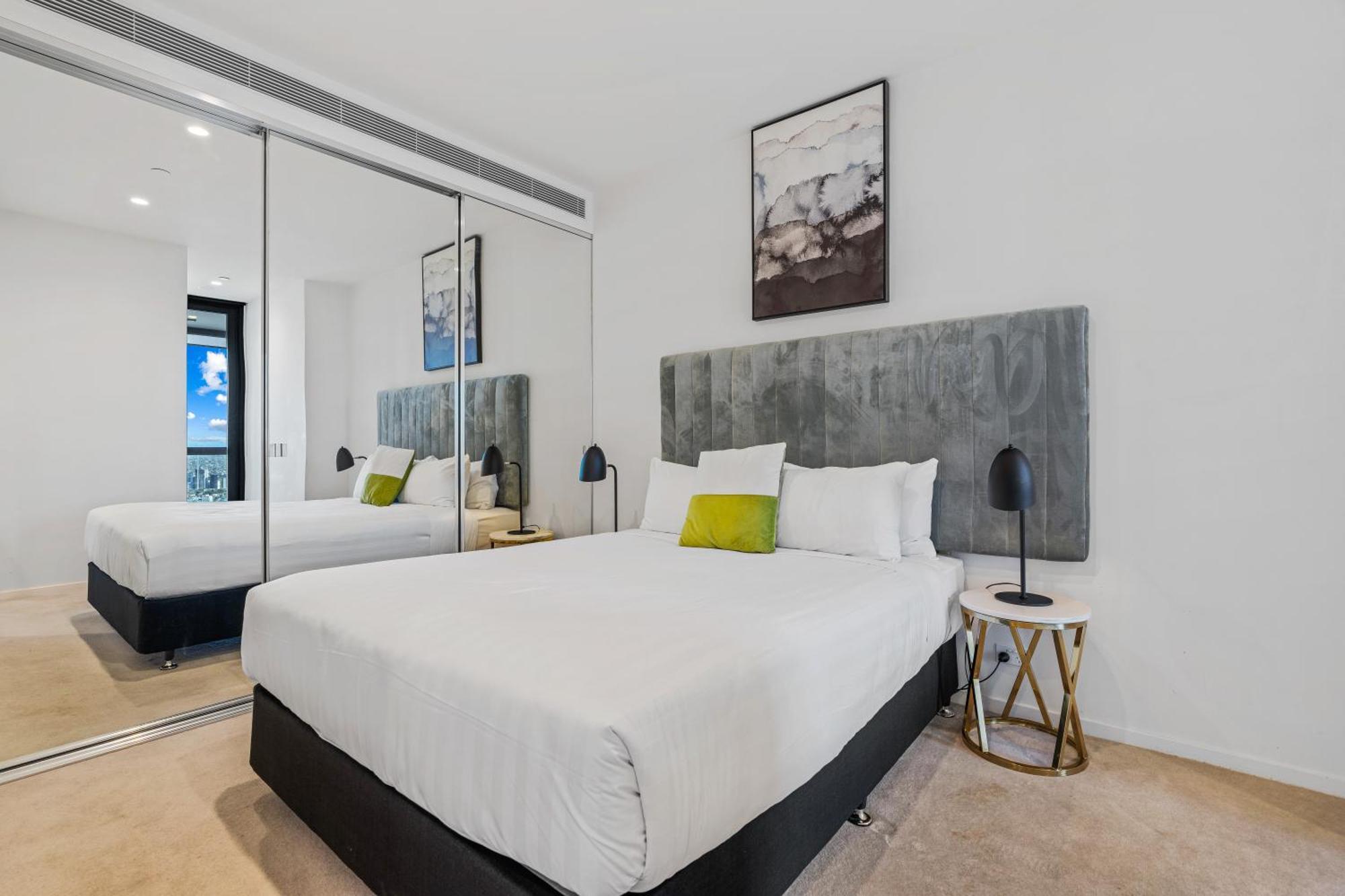 One Bedroom Sky High Apartment