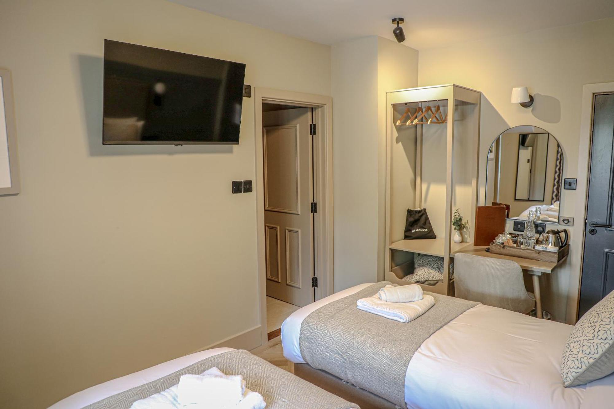 Twin Room Private Bathroom