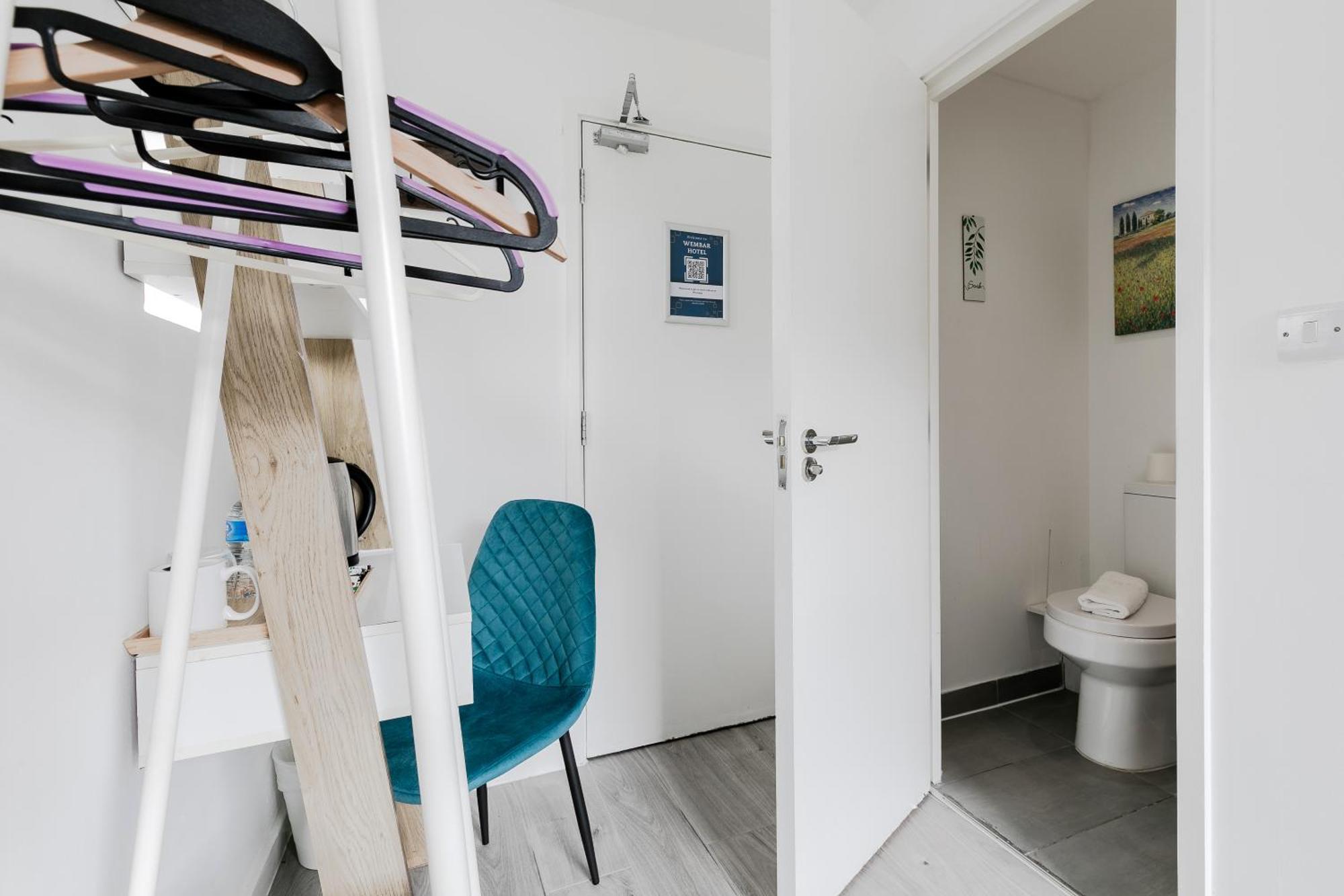 Standard Single Room Shower