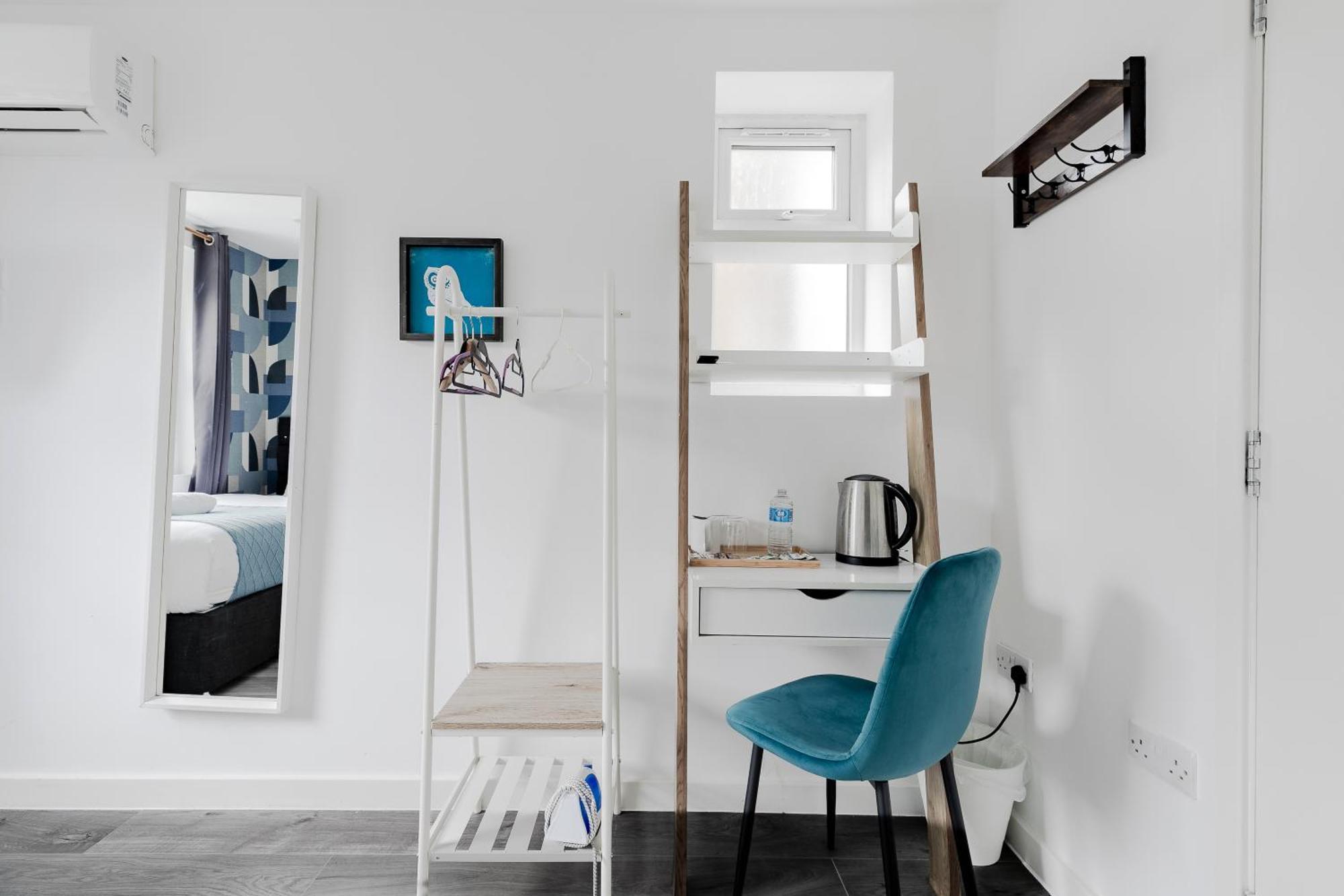 Standard Single Room Shower