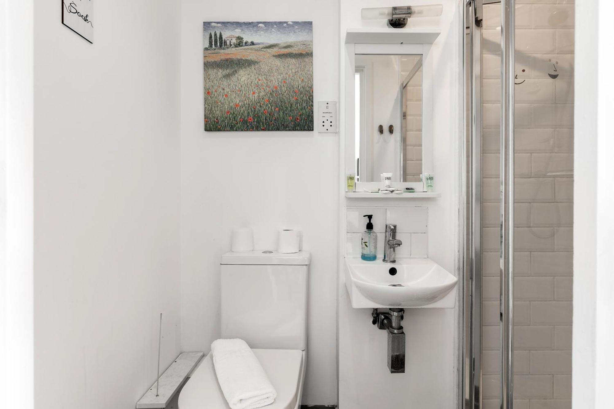 Standard Single Room Shower