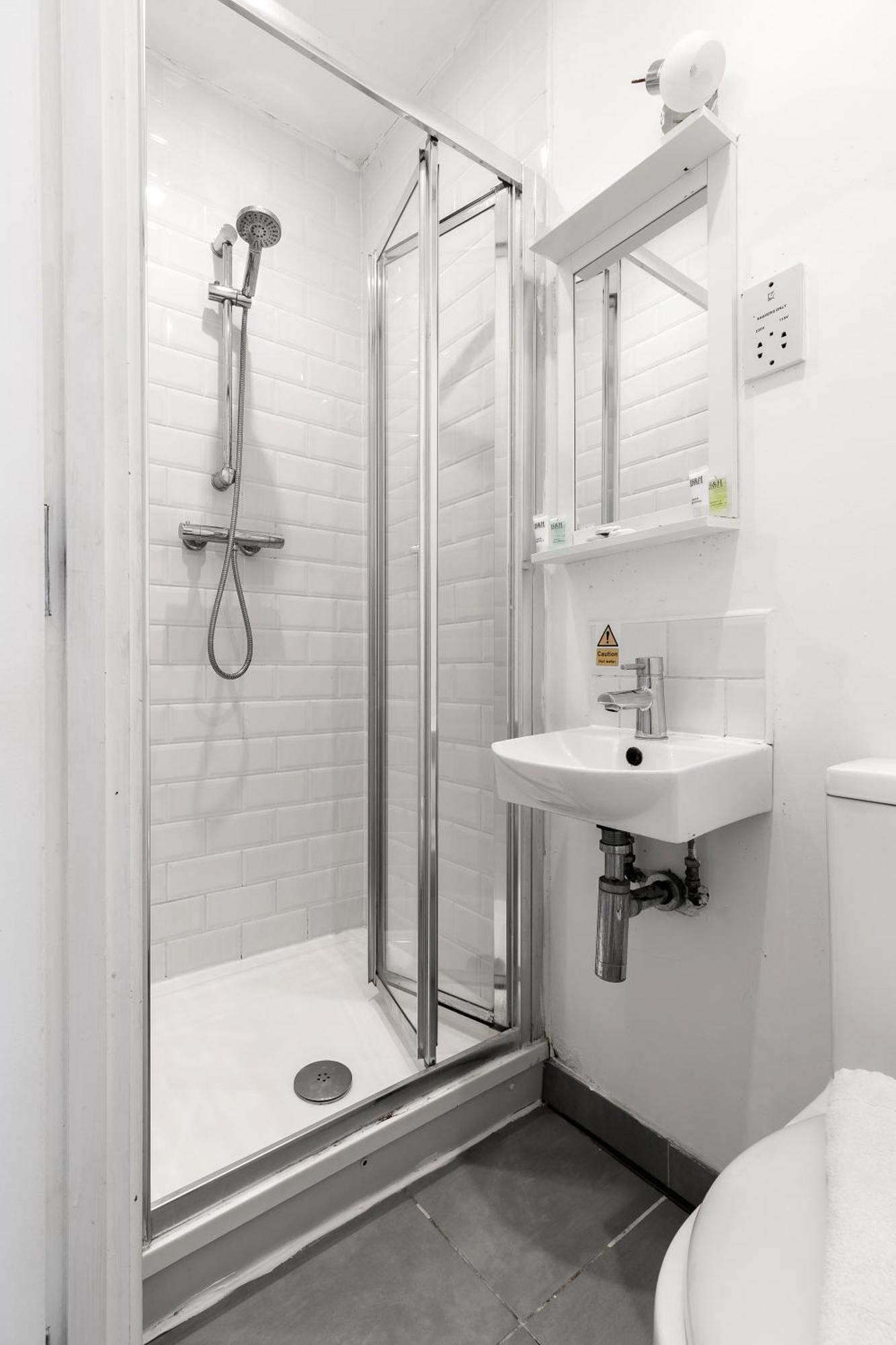 Standard Single Room Shower