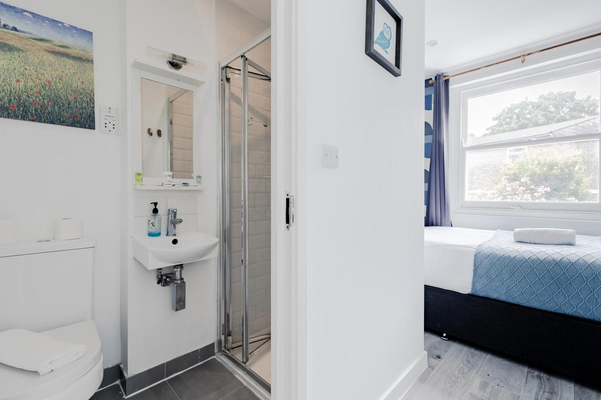 Standard Single Room Shower