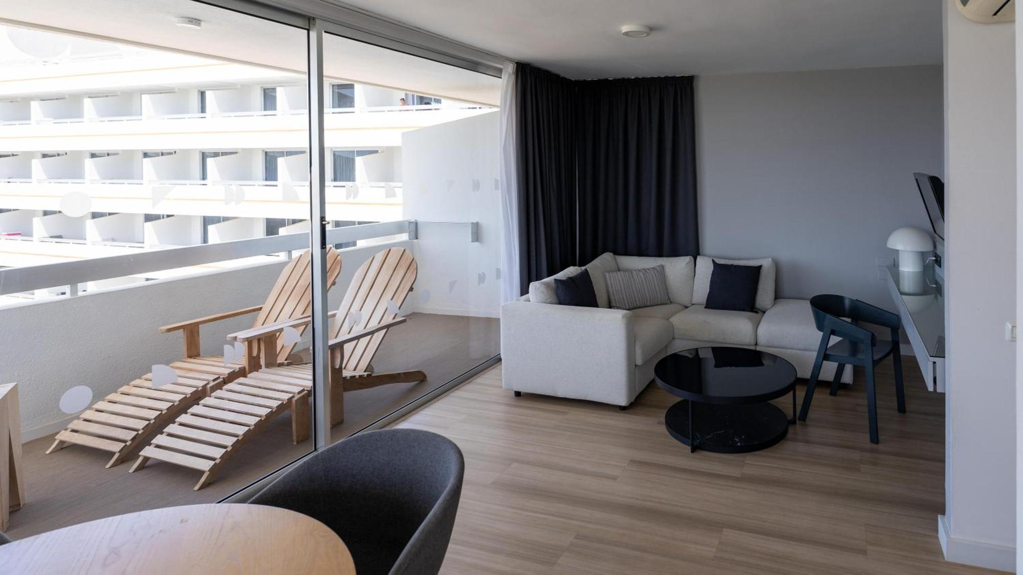 Suite with Pool View,1612957016:JPEG