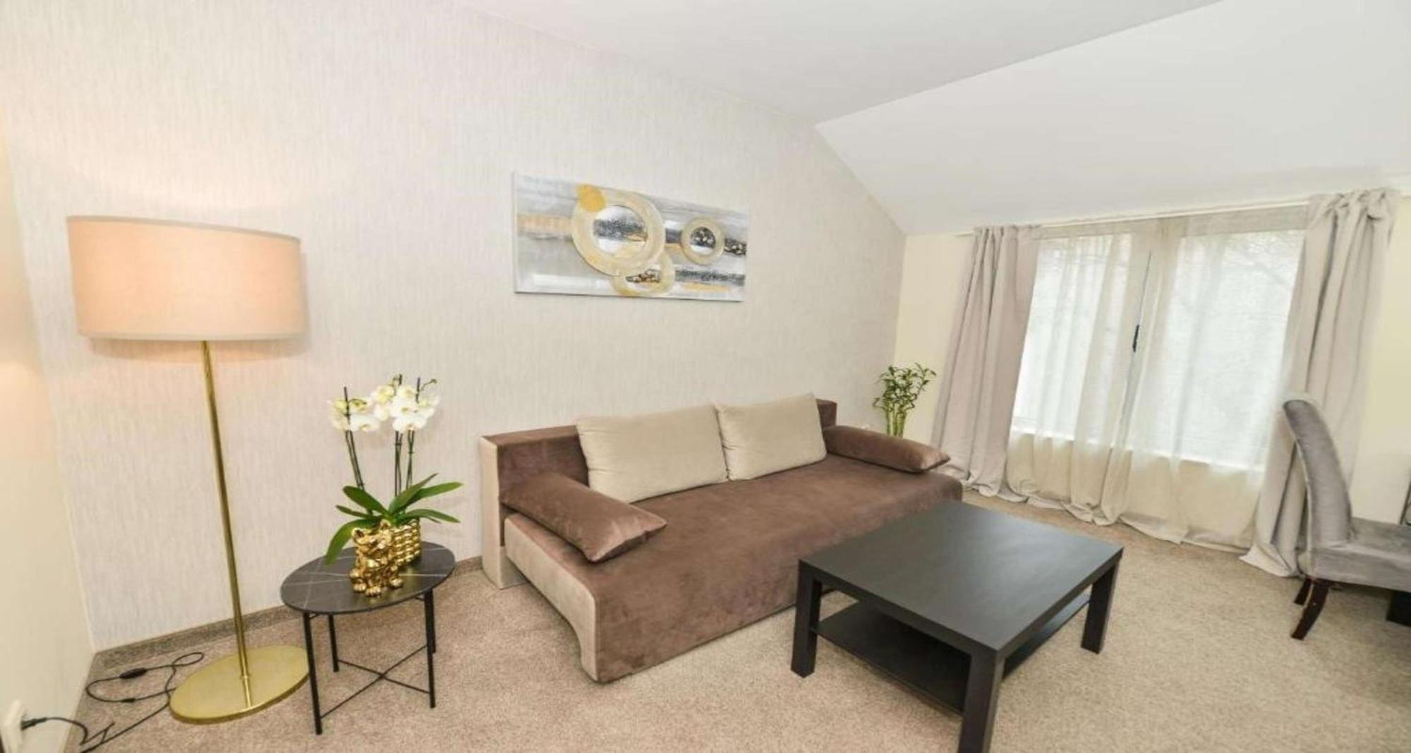 Suite King Bed Sofa Bed Non-Smoking