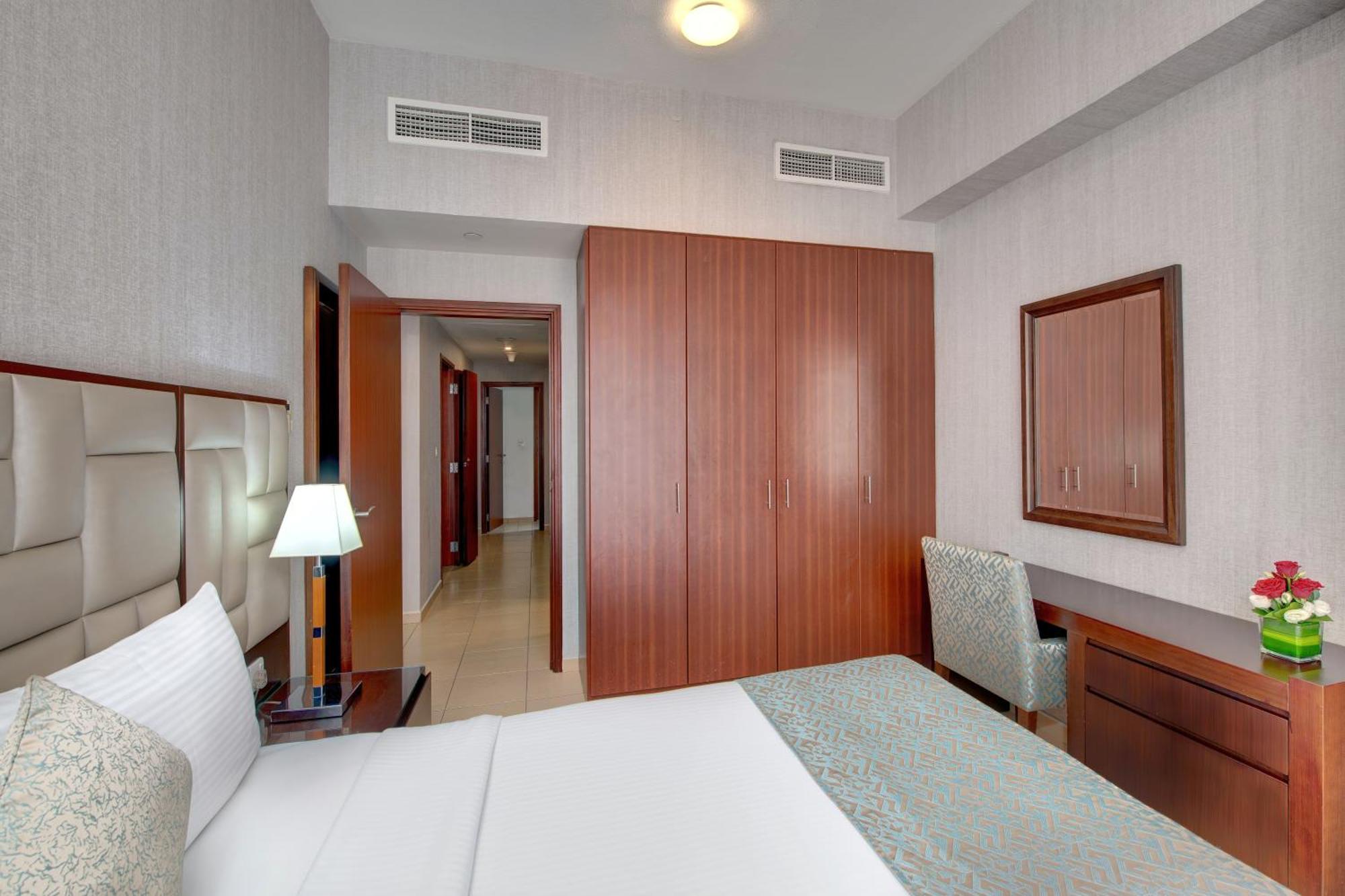 Deluxe Three-Bedroom Apartment