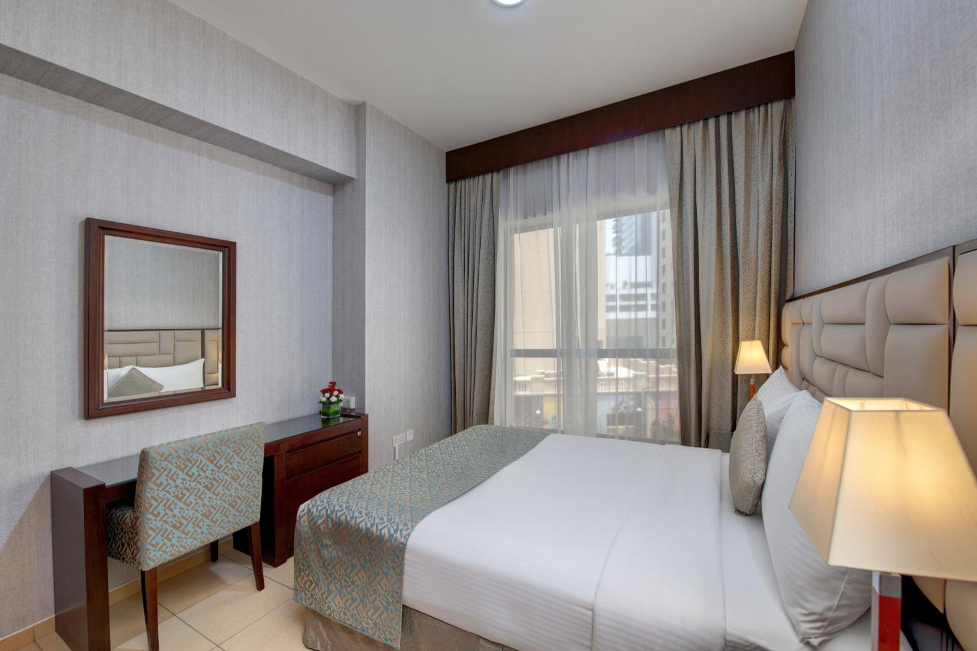Deluxe One-Bedroom Apartment