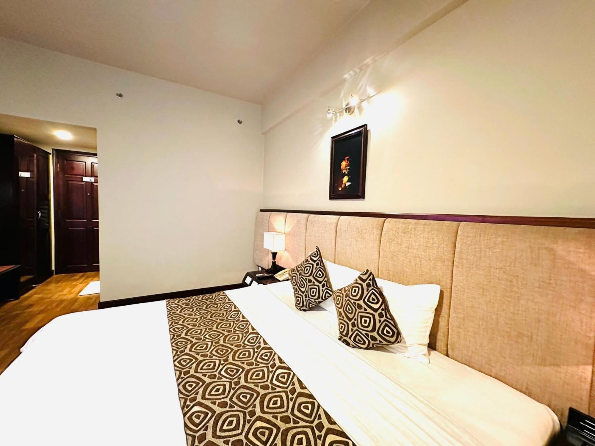 Deluxe Double or Twin Room City View