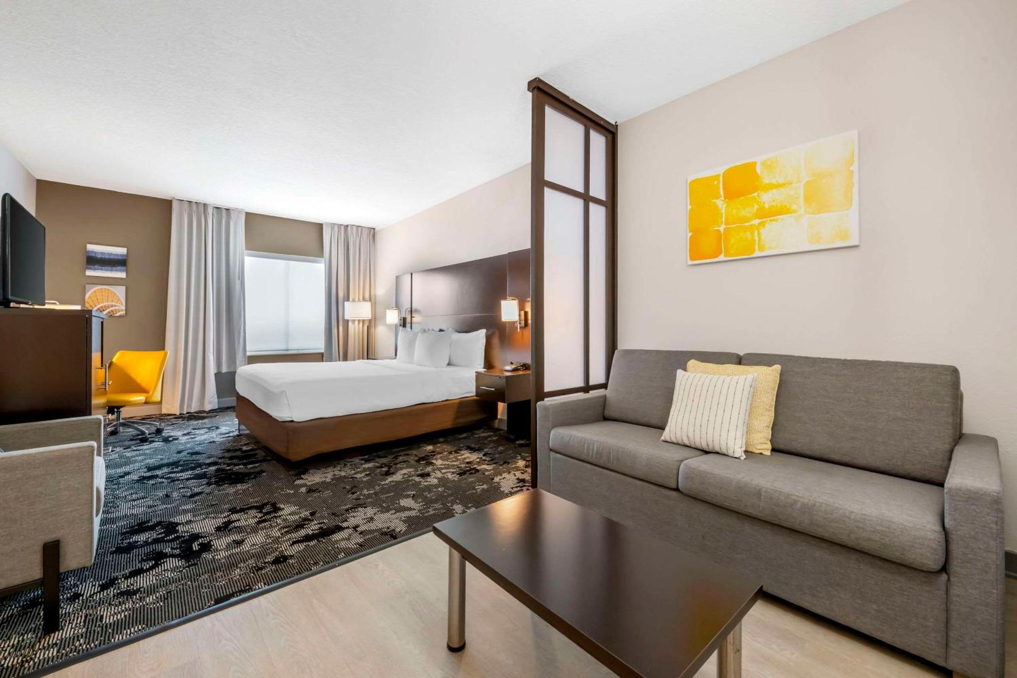 King Suite Sofa Bed City View